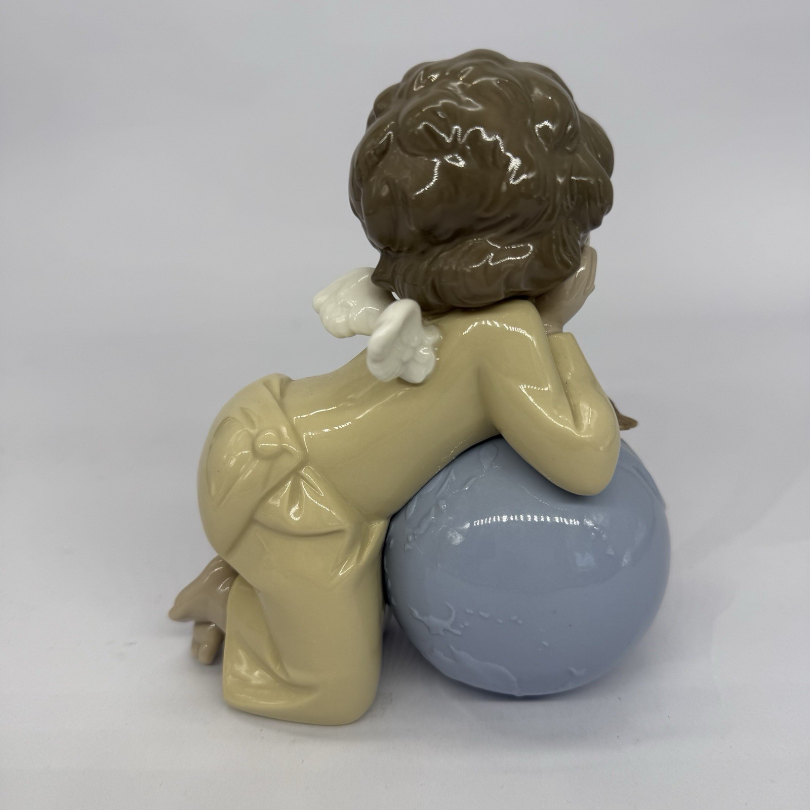 NAO Lladro A World of Dreams Baby Angel w/ Blue Globe Bird Figurine #1357