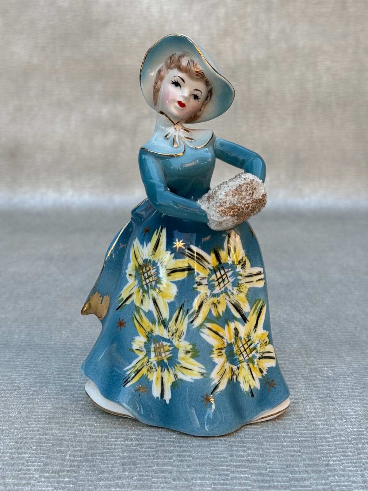 PACIFIC JAPAN SOUTHERN BELLE PORCELAIN FIGURINE w/ FUR HAND WARMER HAND PAINTED
