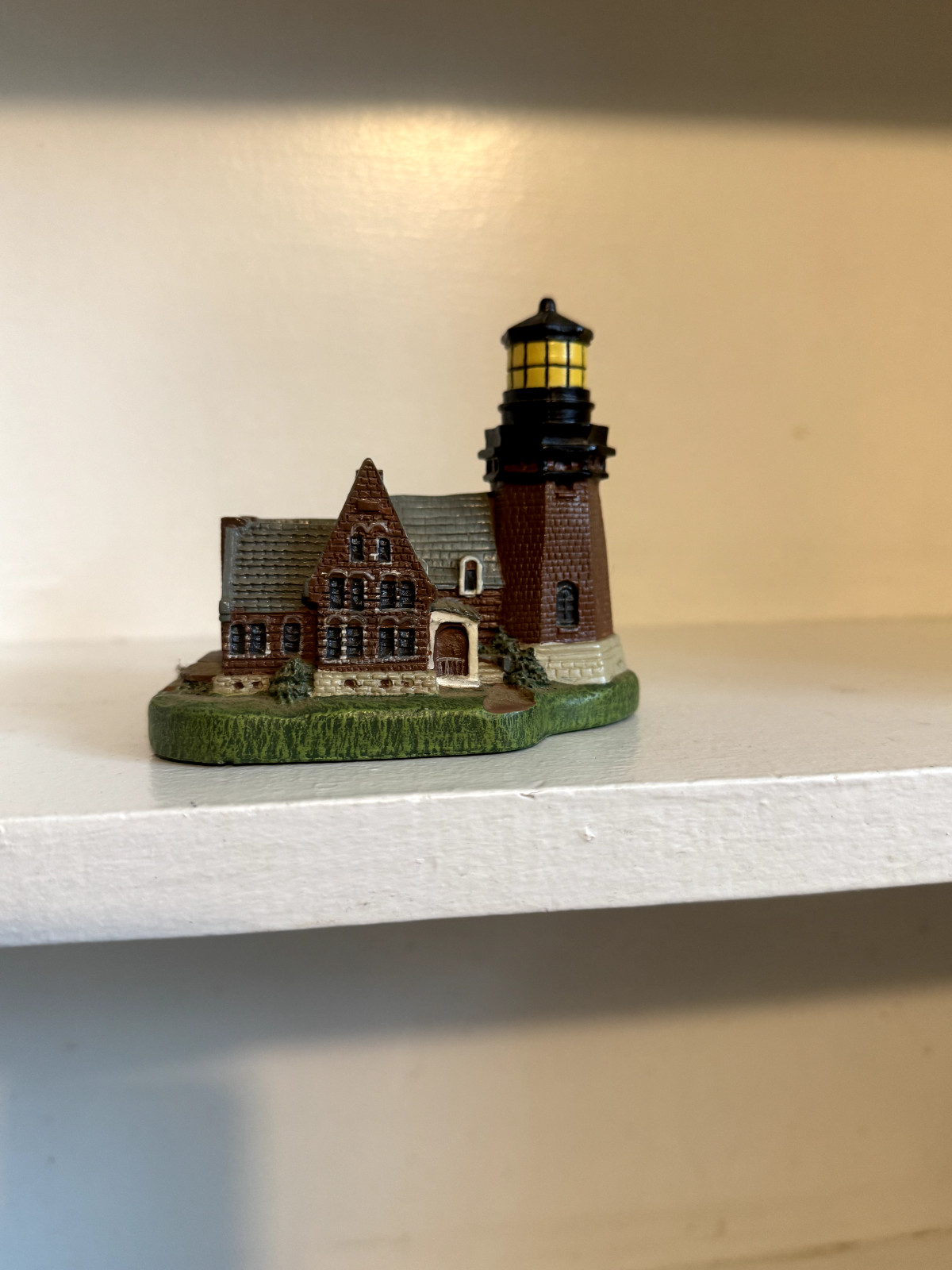 Block Island Lighthouse, RI – Spoontiques Figurine w/ Original Box