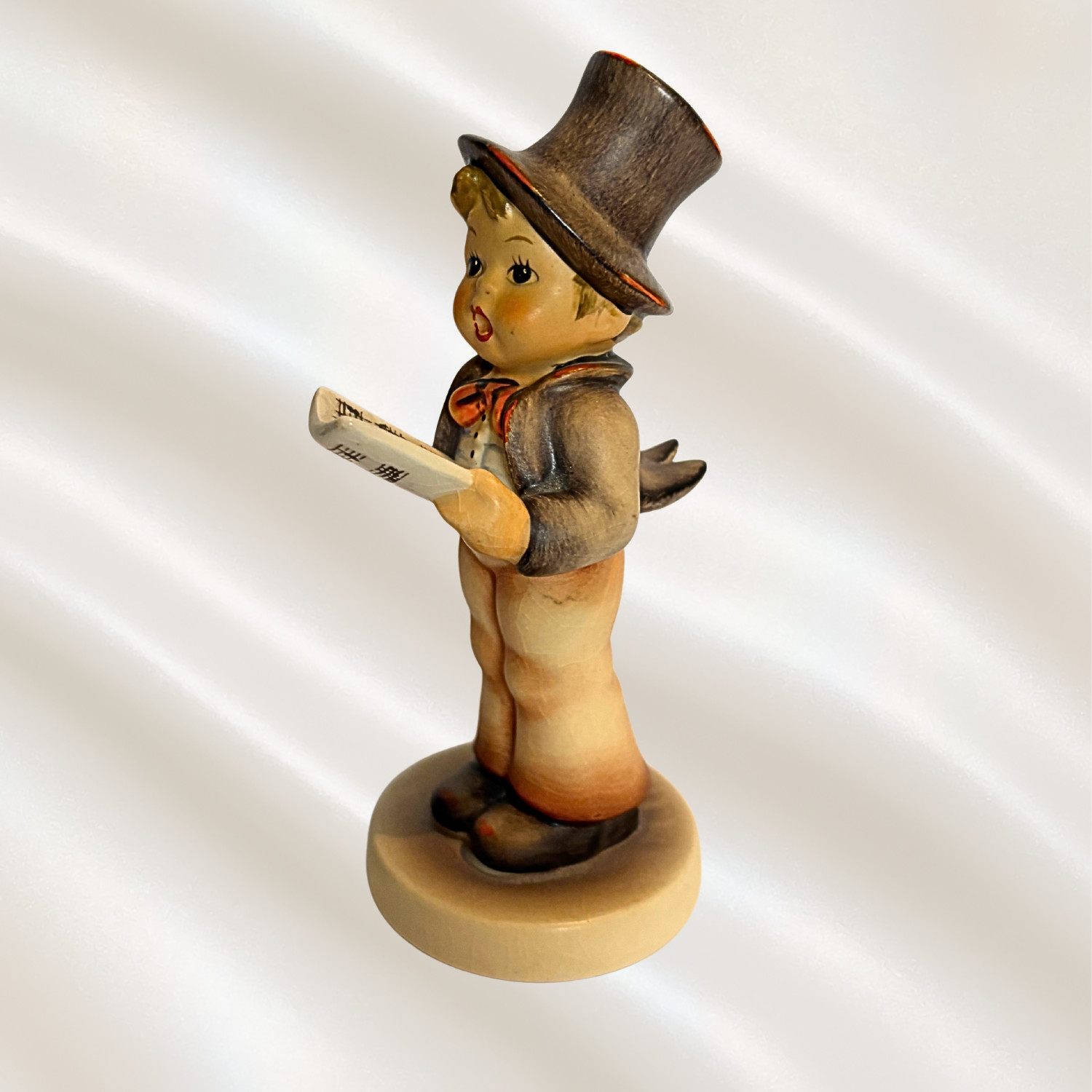 Goebel Hummel “Street Singer” #131 Vintage German Porcelain Figurine
