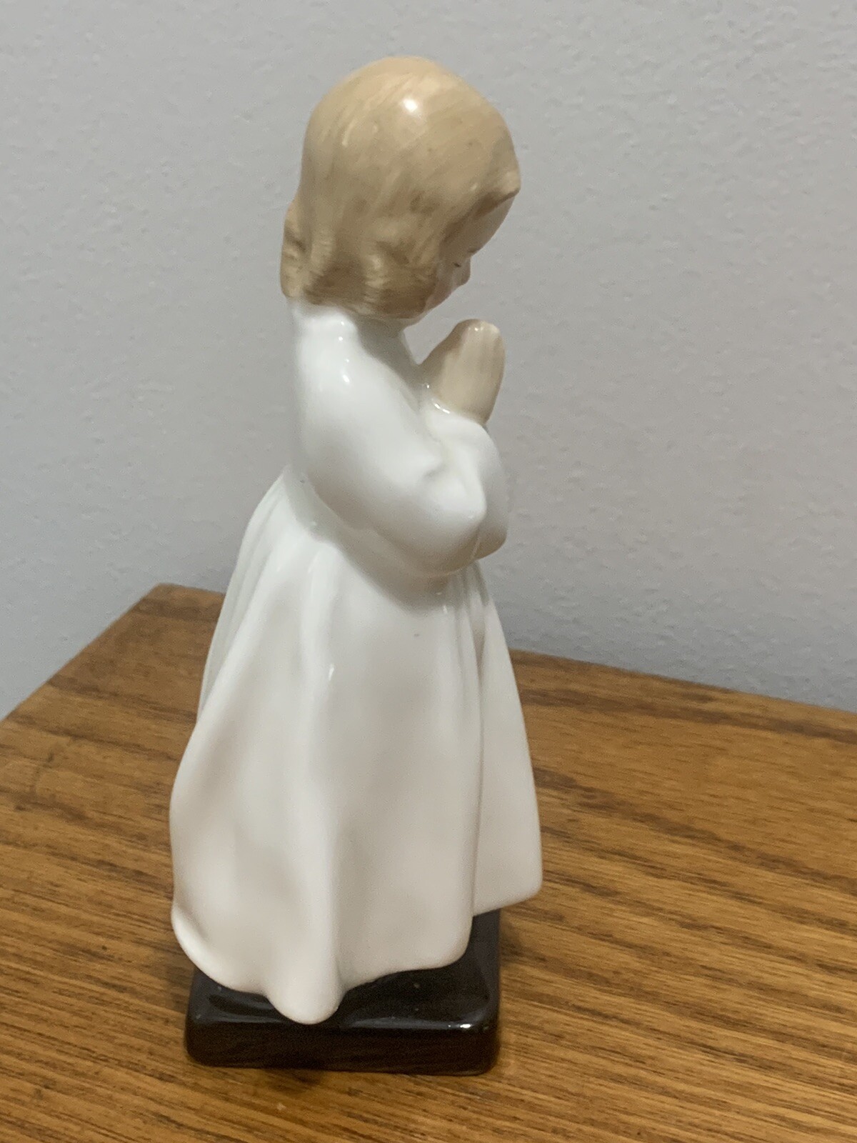 Royal Doulton BedTime Figure HN1978 Girl Praying Excellent Condition See Photos