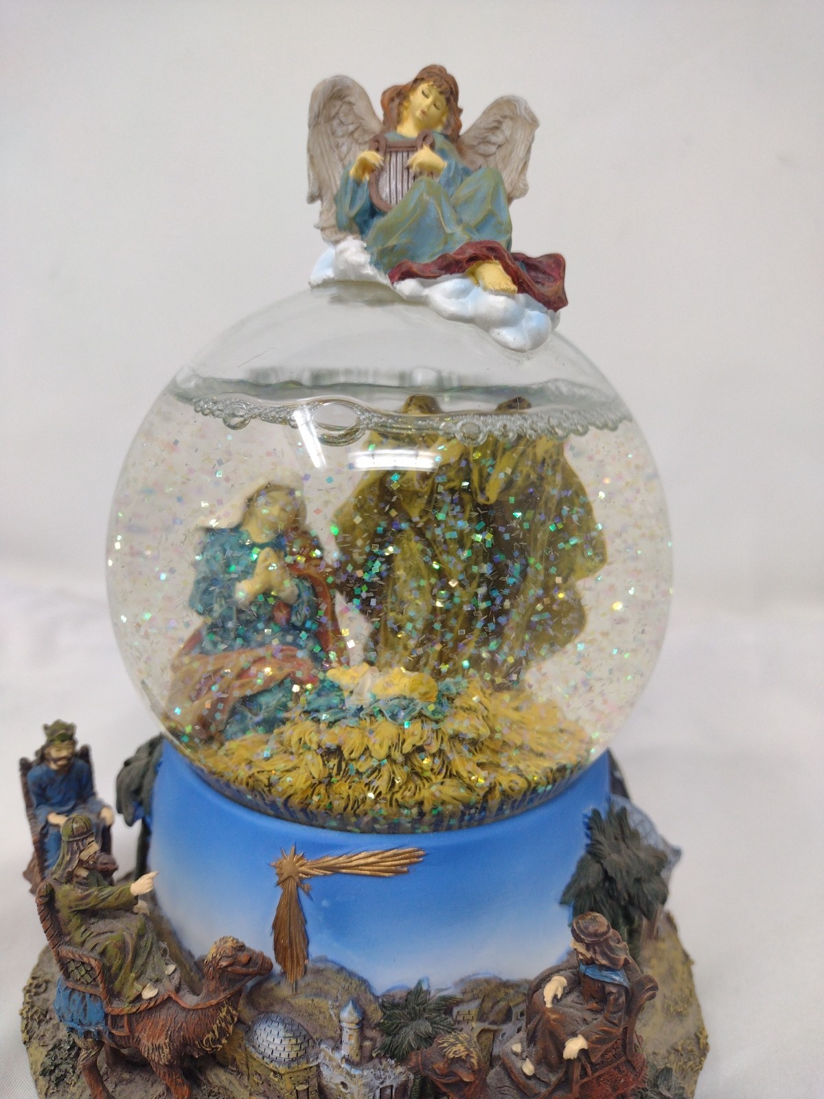 San Francisco Music Box Company Snow globe ” Oh, Little Town Of Bethlehem”