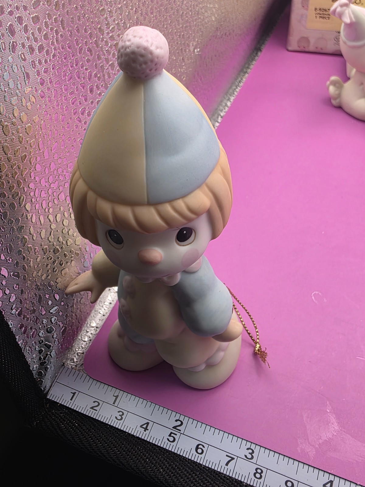 Precious Moments FiGURINE “Bless The Days Of Our Youth” 1985 ENESCO 16004 B-DAY