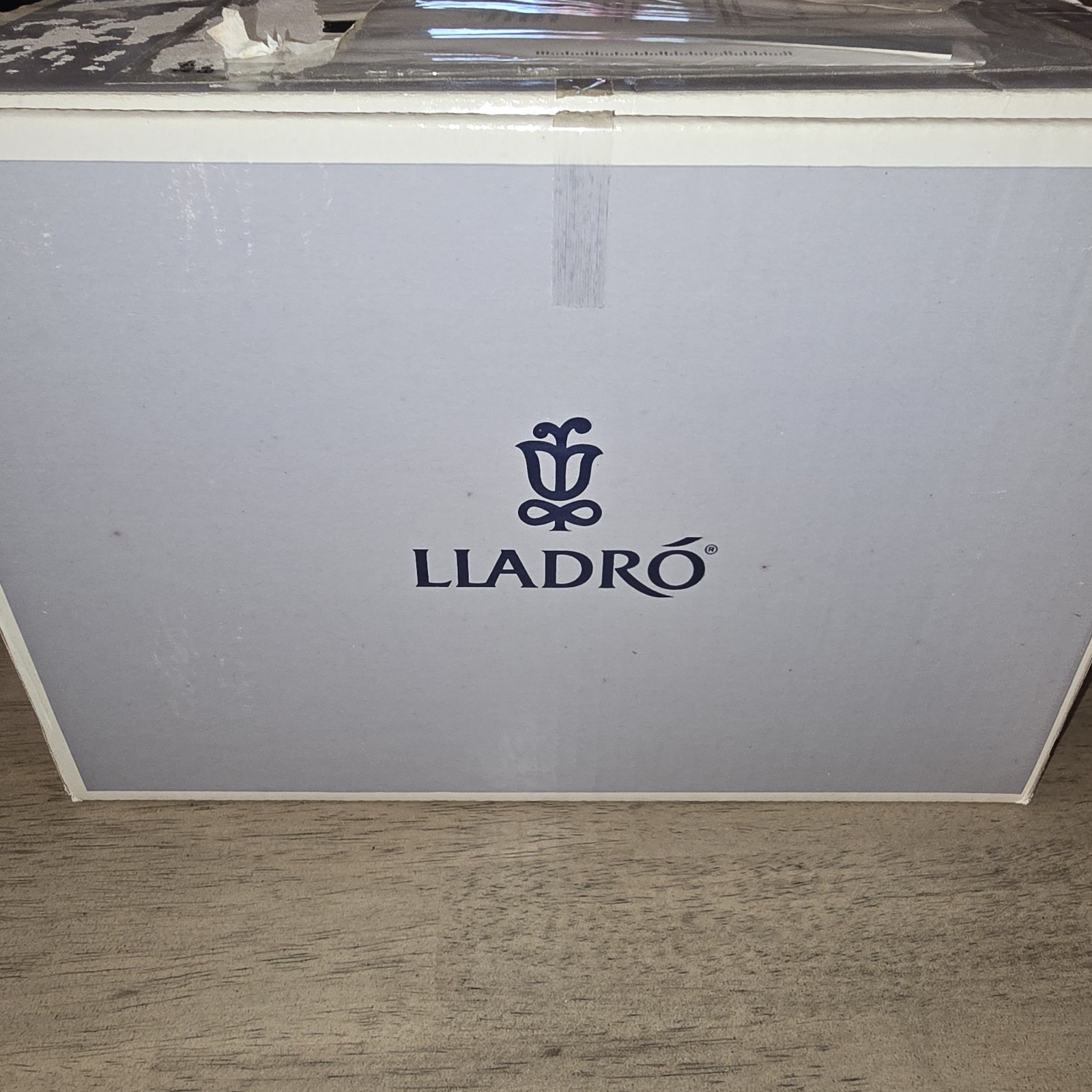 LLADRO – A TIMELESS MOMENT -RETIRED 2004 Porcelain Figurine