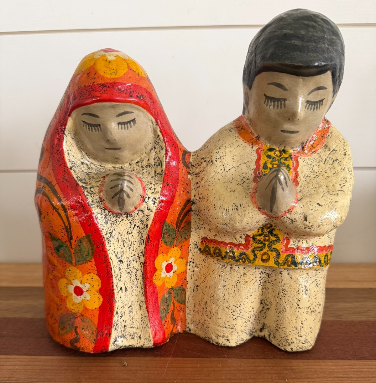 Vintage Mexican Paper Mache Serrano Mexico Praying Couple