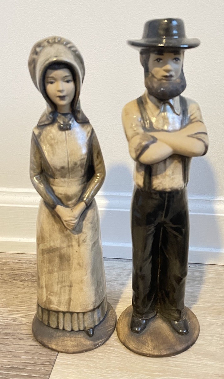 Pilgrim Amish Couple Statues Thanksgiving Fall
