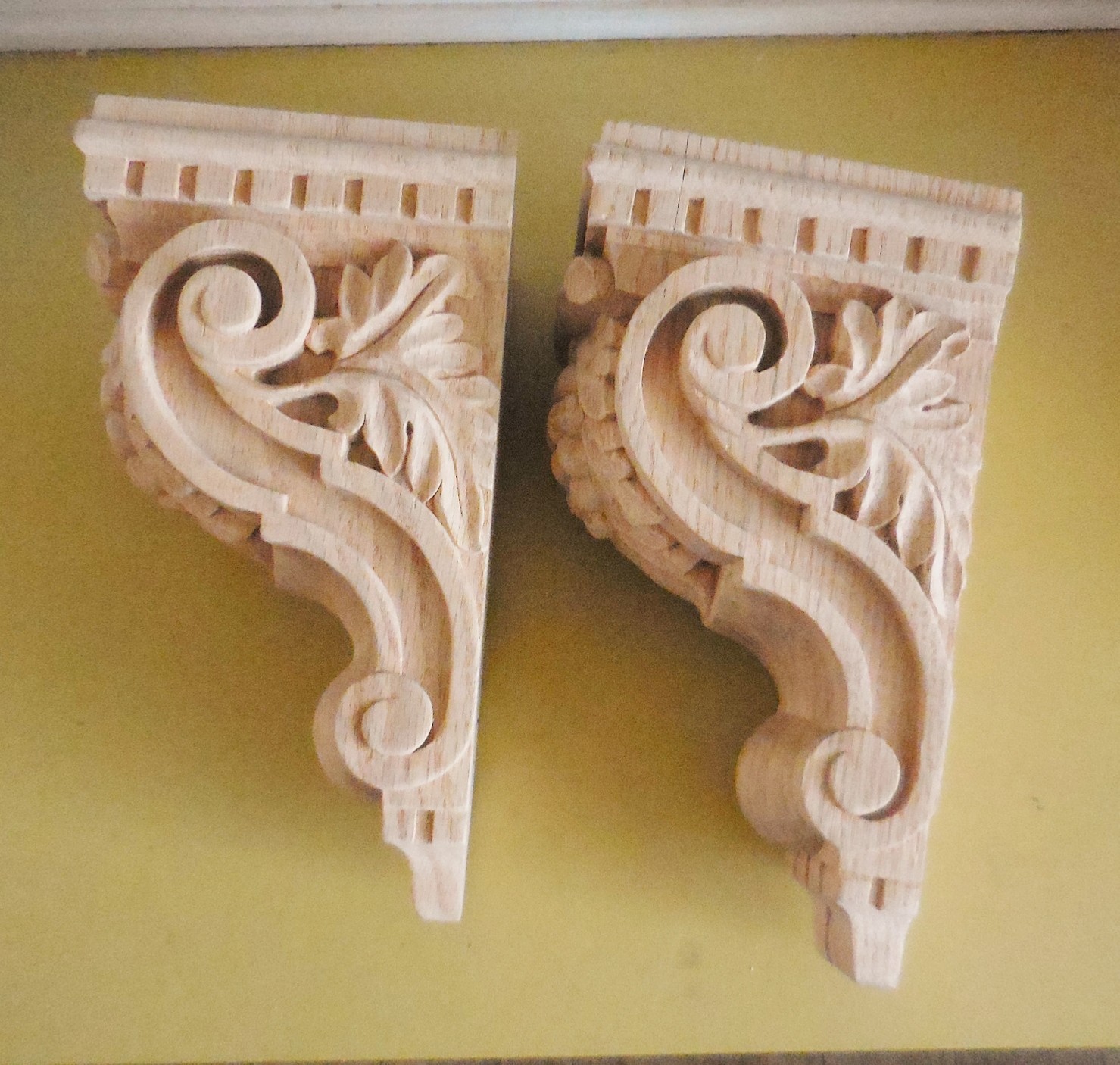 VINTAGE LARGE BEAUTIFUL OAK CORBELS GRAPES VICTORIAN DESIGN NR