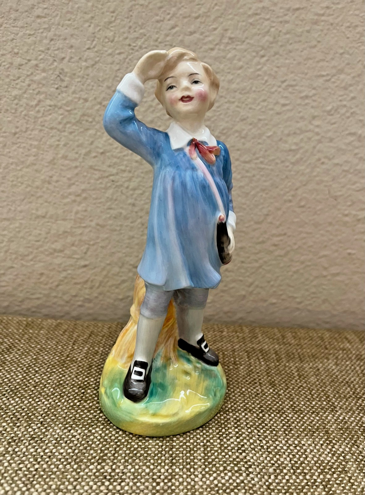 VINTAGE ROYAL DOULTON “LITTLE BOY BLUE” HN2062 FIGURINE ENGLAND COPR. 1949