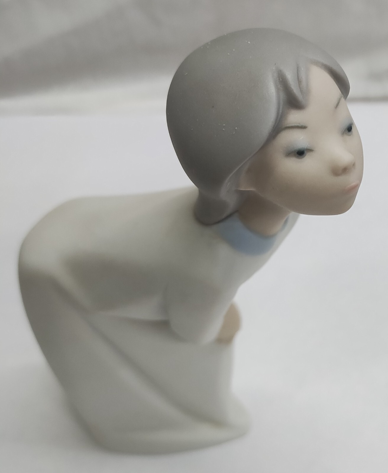 Vintage Lladro #4873 Nightgown Girl Kissing – Matte Unglazed Retired 7″ With Box
