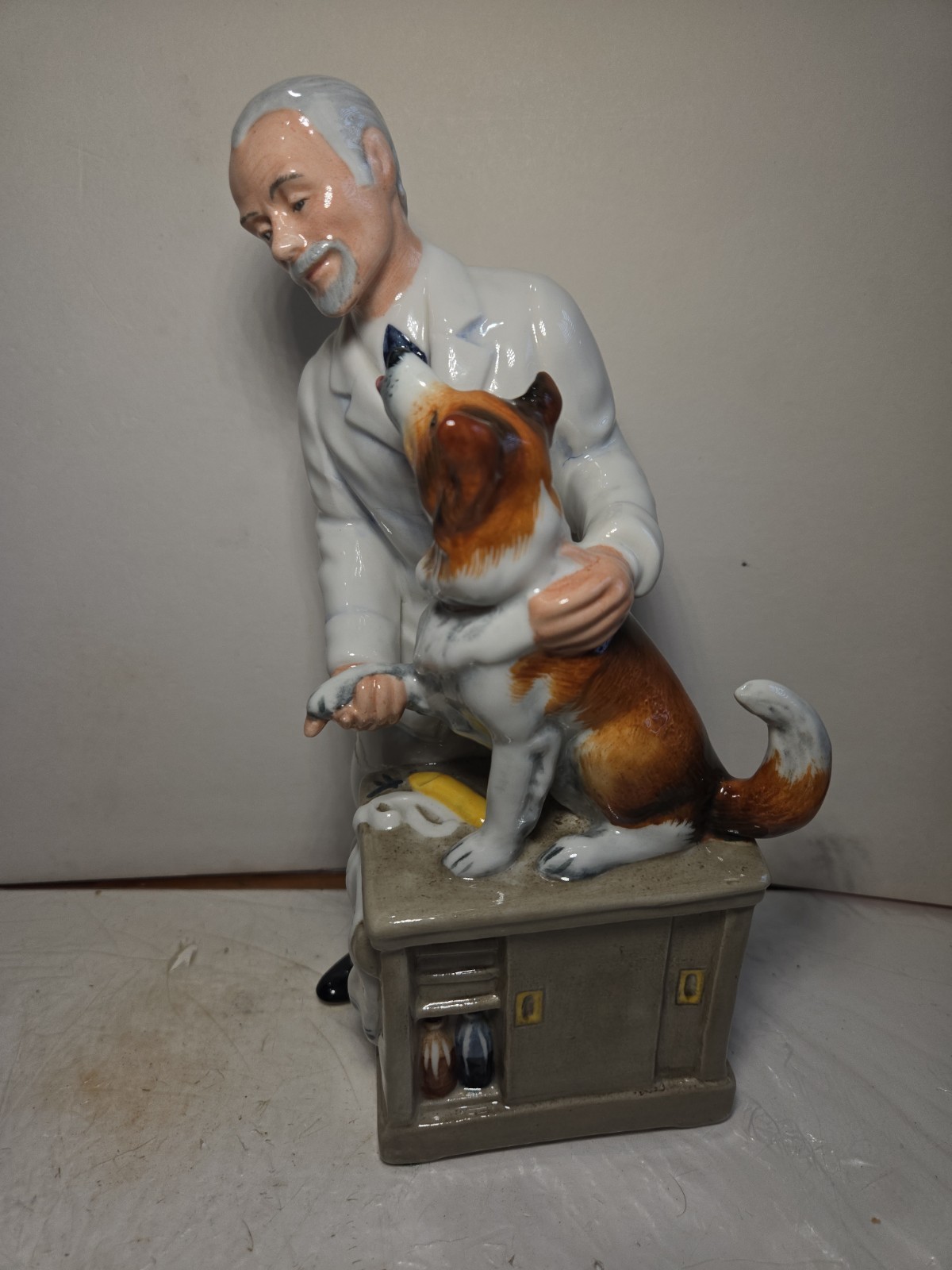Royal Doulton “Thanks Doc!” HN2731 Figurine 1974 Doctor Dog England Vintage