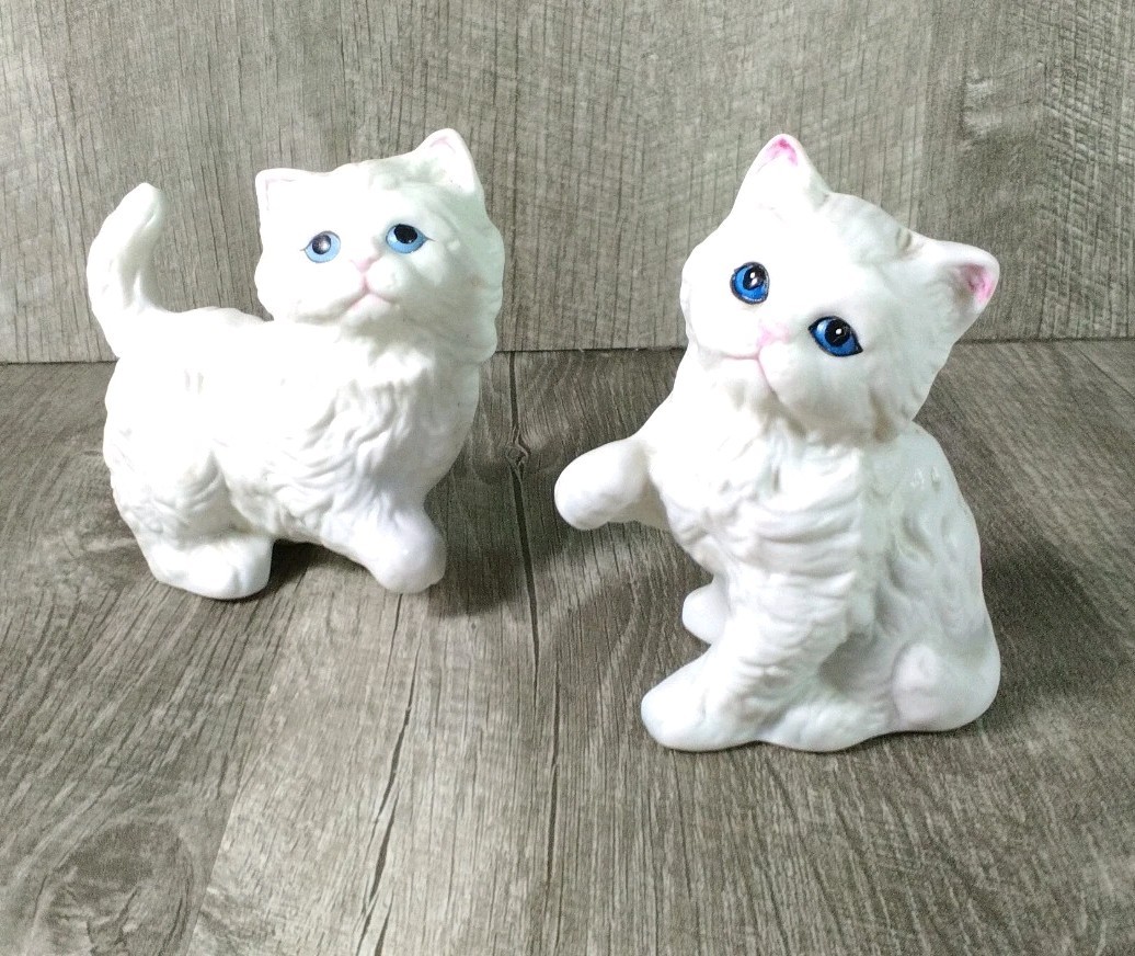 Vintage Pair White Kitten Porcelain Figurines #1413 HOMCO GOLD PAPER LABEL