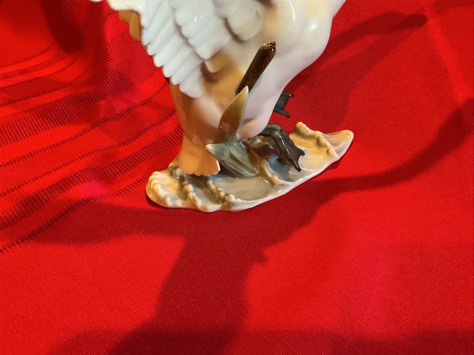 HUTSCHENREUTHER SELB “SWAN IN FLIGHT” MADE IN GERMANY NO CHIPS NO CRACKS.