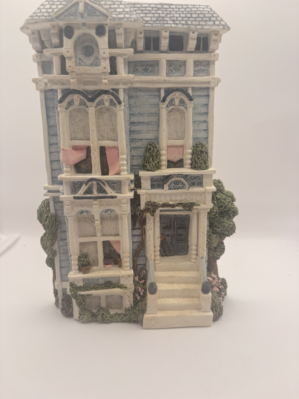 Brian Baker’s Deja Vu Collection 1555 Classic Victorian Handpainted