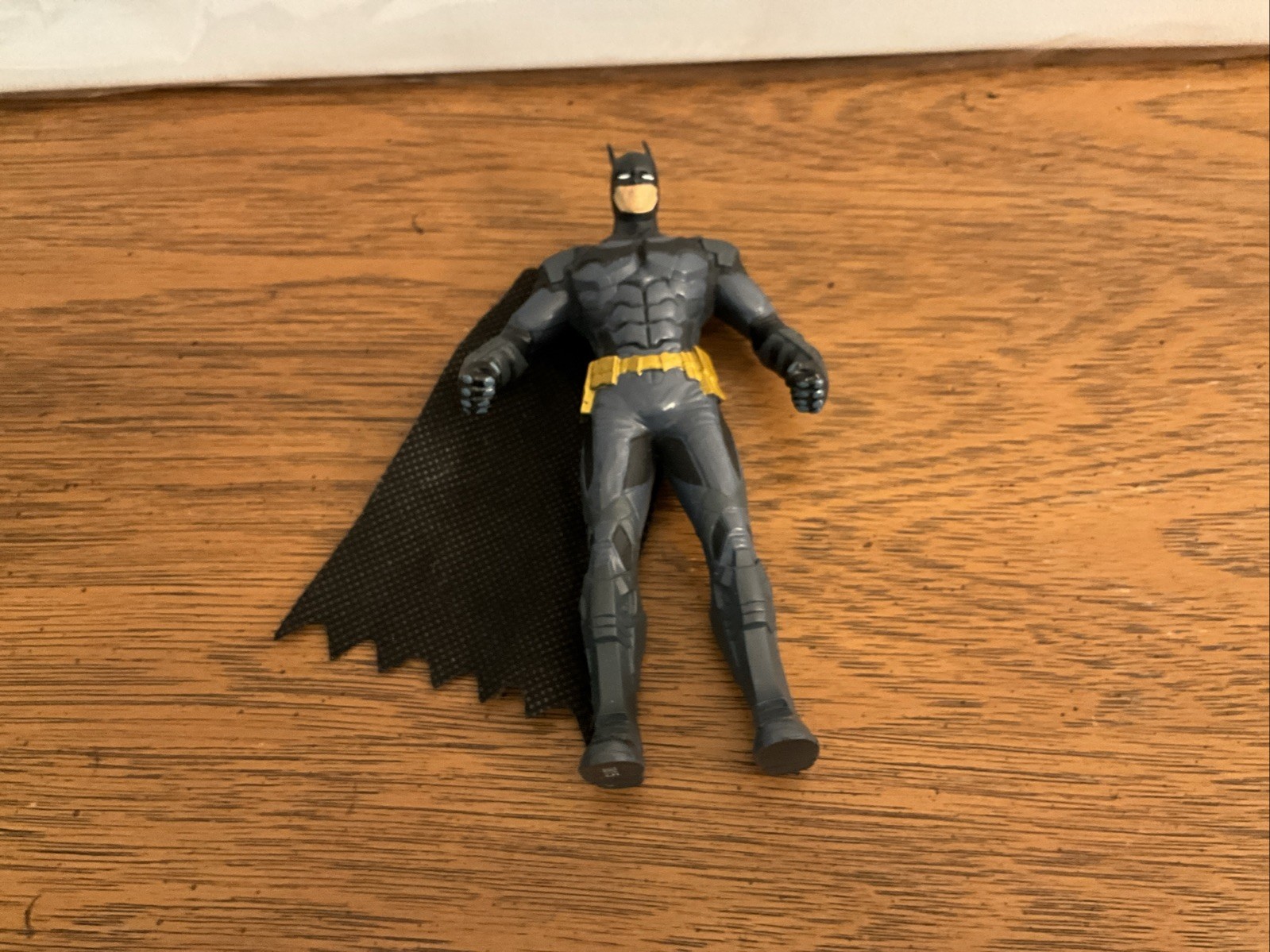DC COMICS BATMAN ARKHAM KNIGHT BENDABLE POSABLE FIGURE WITH TRICOT FABRIC CAPE
