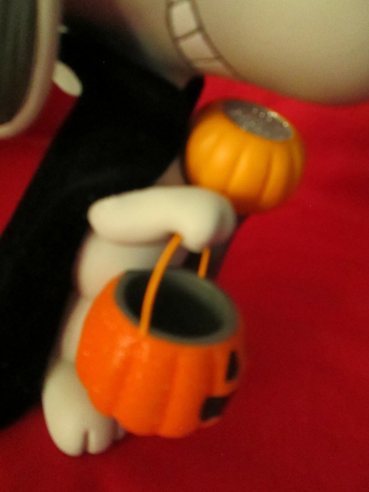 Unique 6 1/2″ Peanuts Gang Snoopy Halloween Costume Hallmark Figurine Masked New