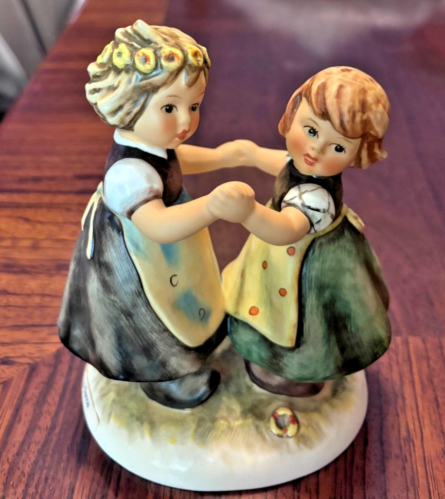 Vintage Goebel Hummel Figurine SPRING DANCE 353/0 TMK5 West Germany 5.75″ LNGC