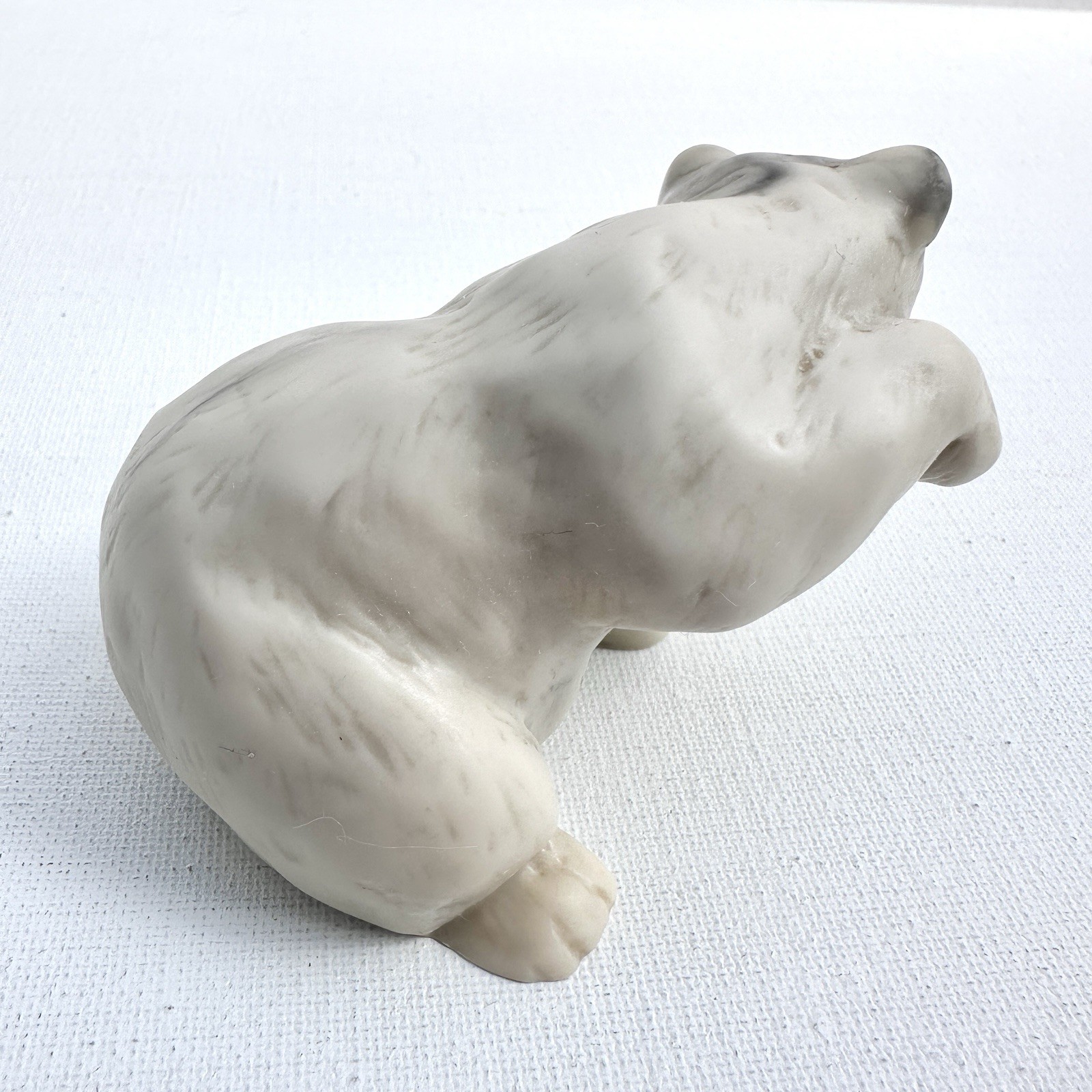 Faux Marble Resin Polar Bear, Off-White/ Gray Carved Marbled Stone Look EUC