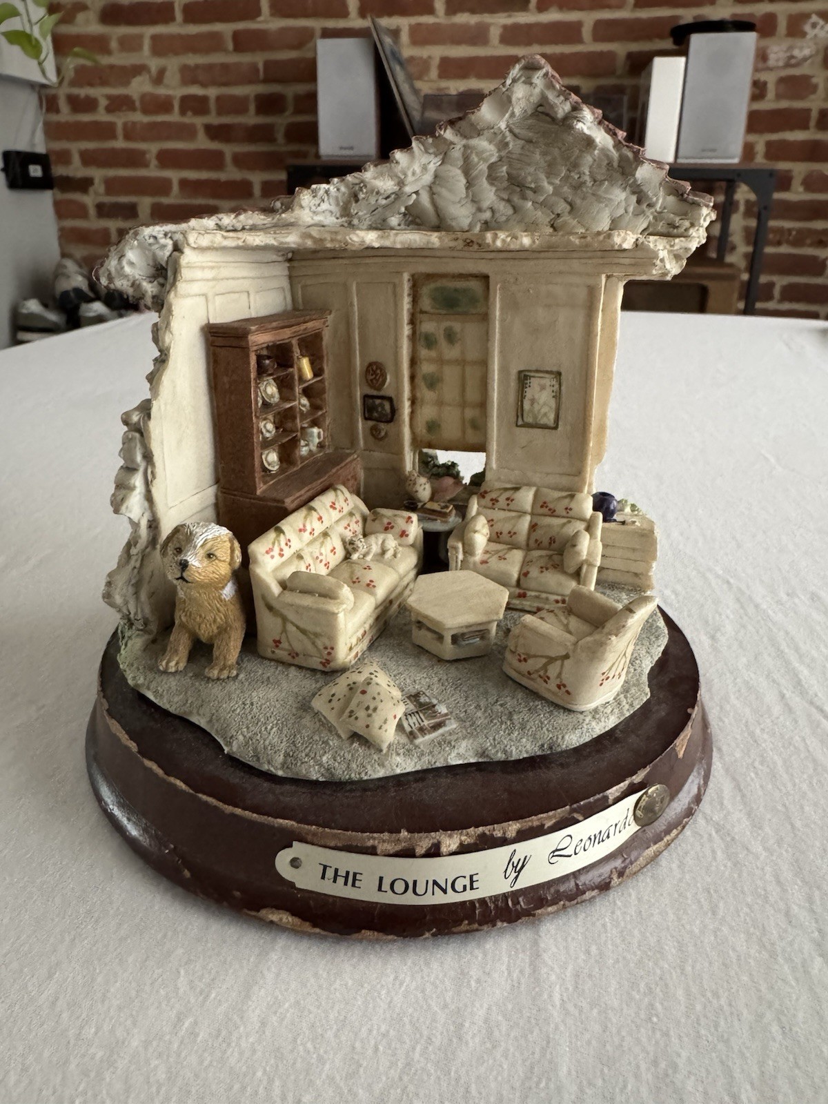 Leonardo Hand Painted Resin Figurine Lounge People Animals Beige Brown Floral