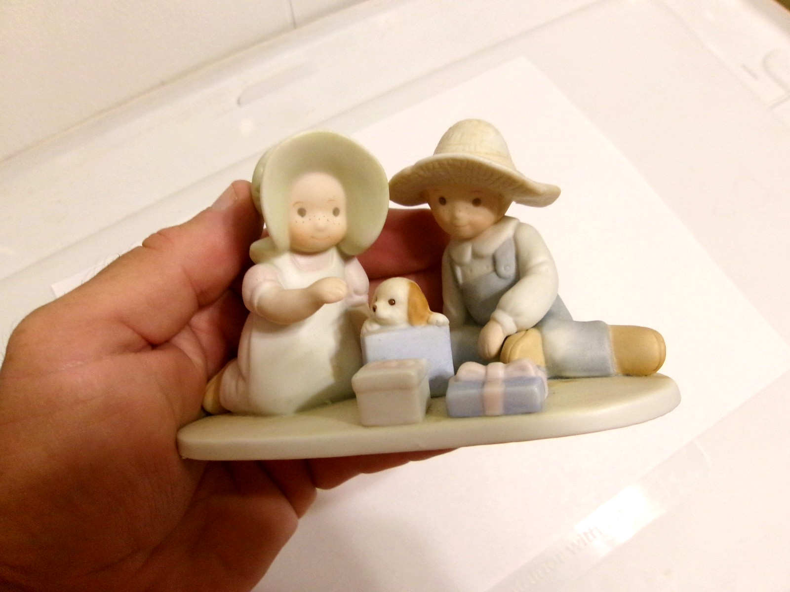 Circle Of Friends By Masterpiece “The Perfect Gift” Figurine Homco 1991
