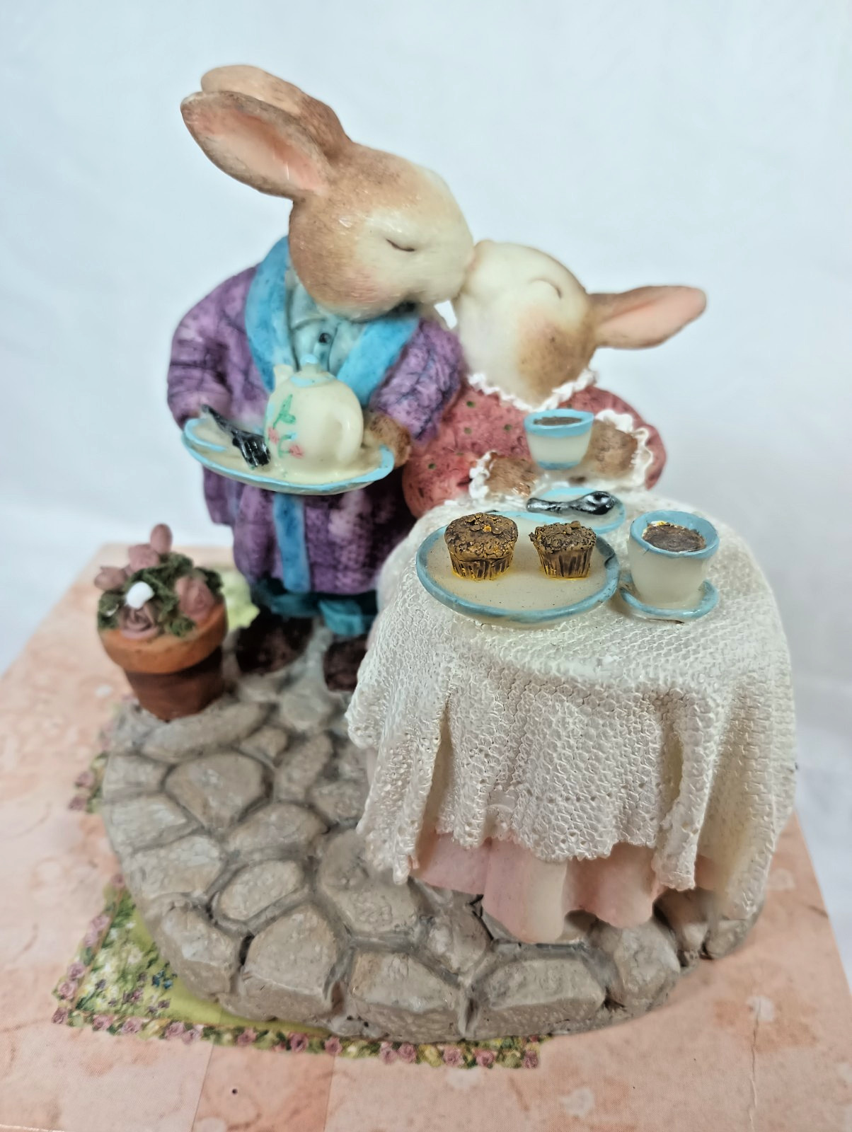 Holly Pond Hill “Happy Anniversary” figurine with COA. DS07
