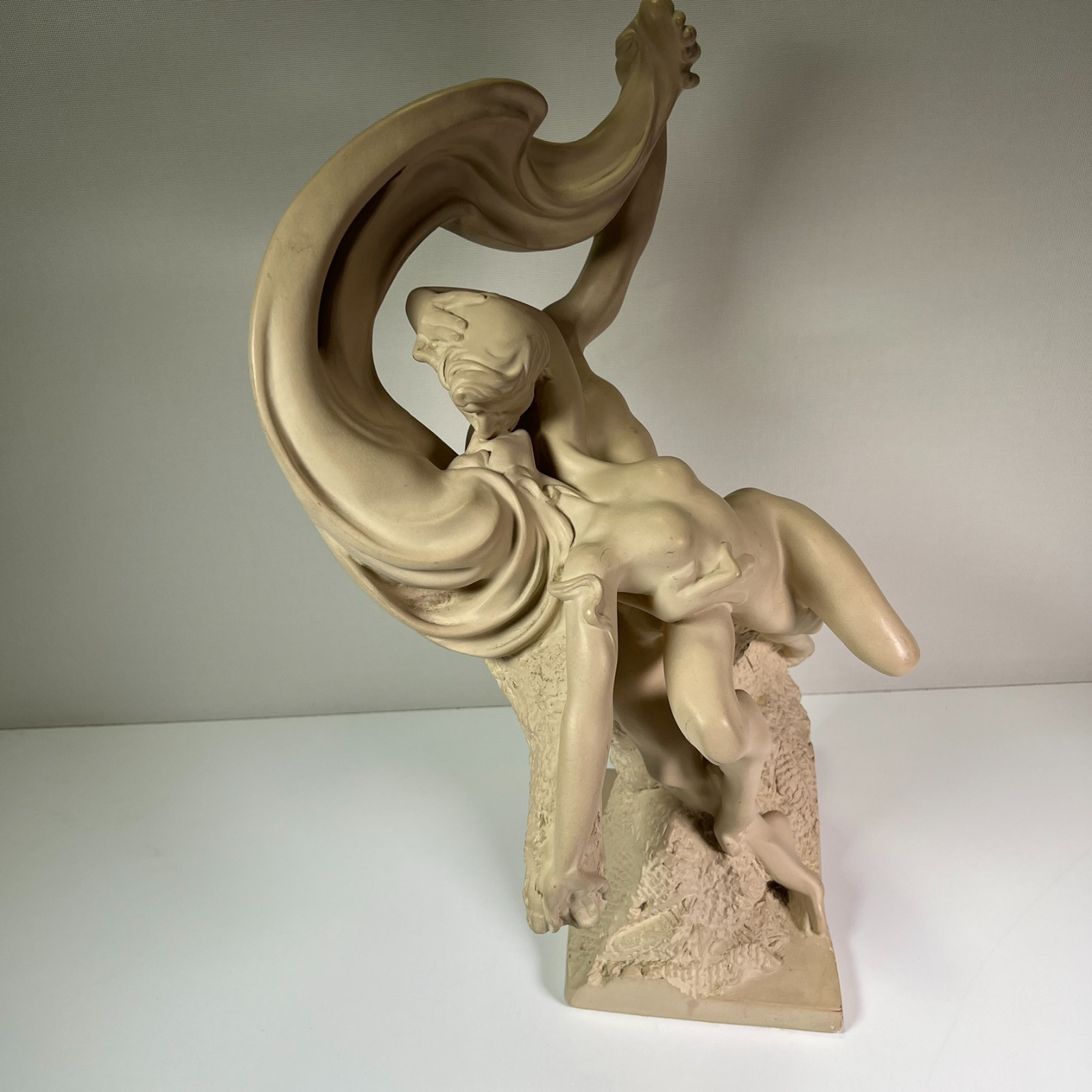 Vintage Austin AP3938 Passion Love 21″ 15 Lb Ceramic Figure Statue Art Sculpture