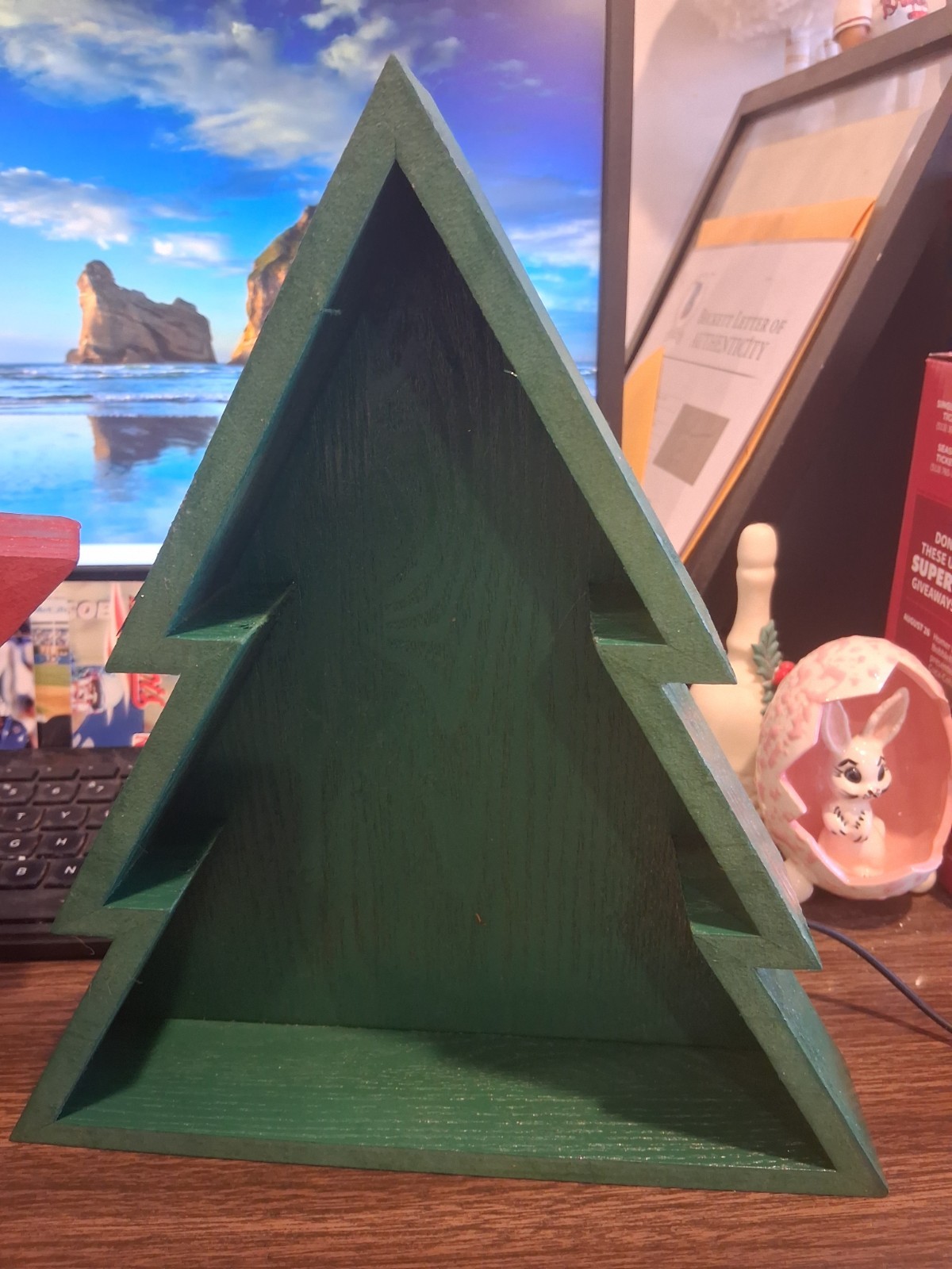 (SET OF 2) HORIZON 11″ WOODEN CARVED STAR & TREE, RED & GREEN SHAPED BOXES