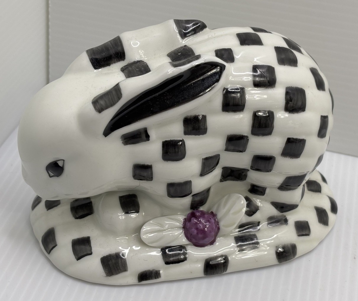 Williamsburg Golbal Views Checkered Black and White Bunny Rabbit Figurine