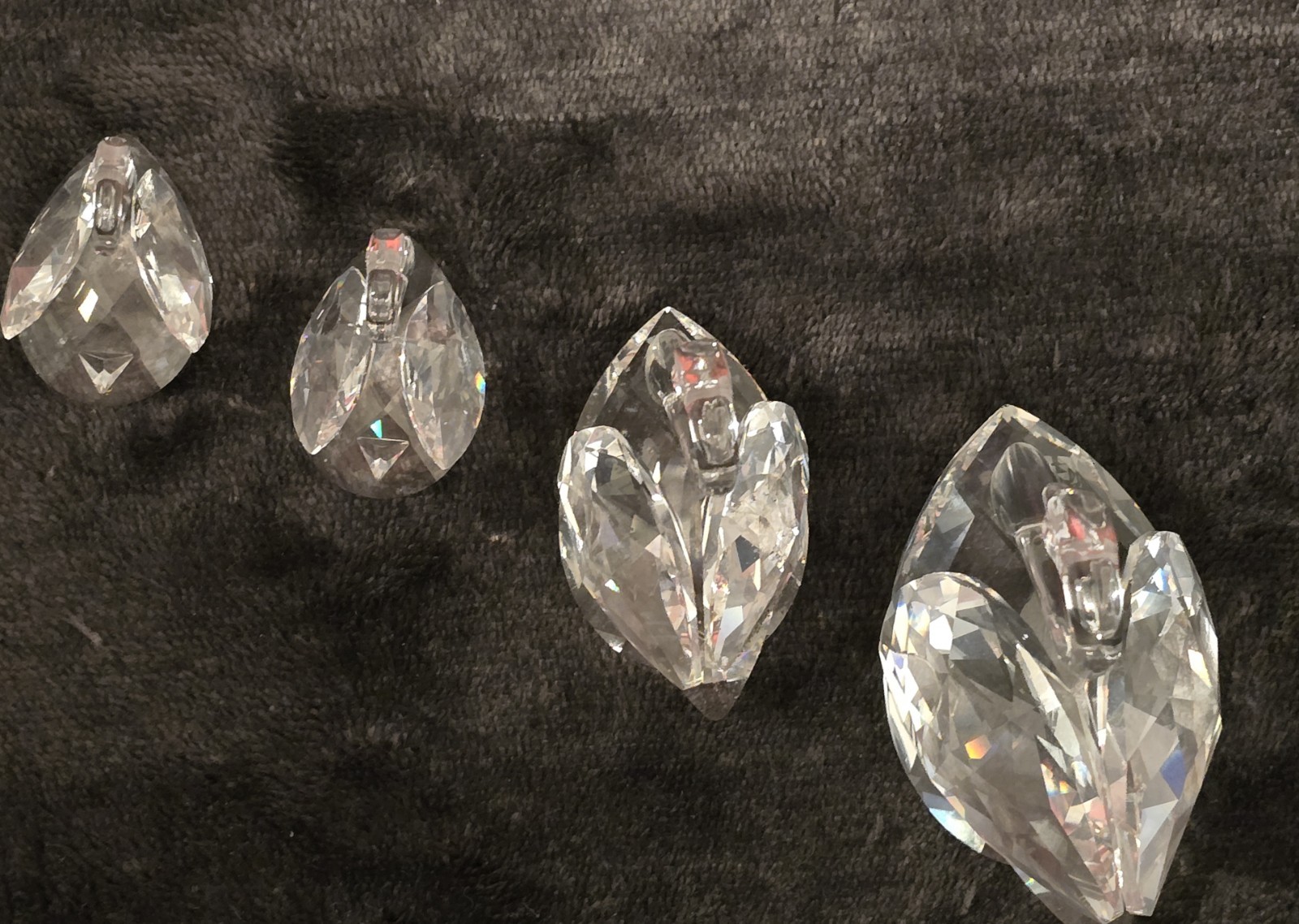 4 SWAROVSKI Beauties of The Lake Crystal Swans