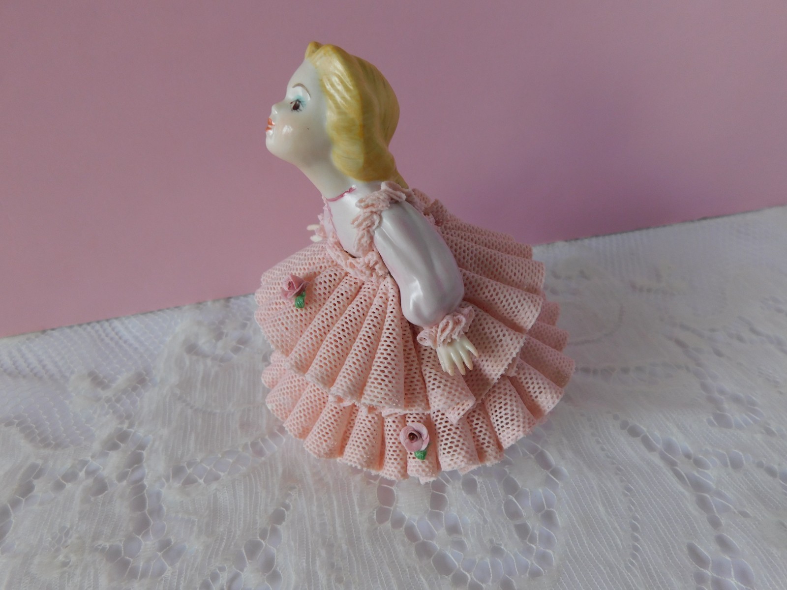 MULLER VOLKSTEDT IRISH DRESDEN FIGURE PORCELAIN LACE – KISS FOR MOTHER – MINT