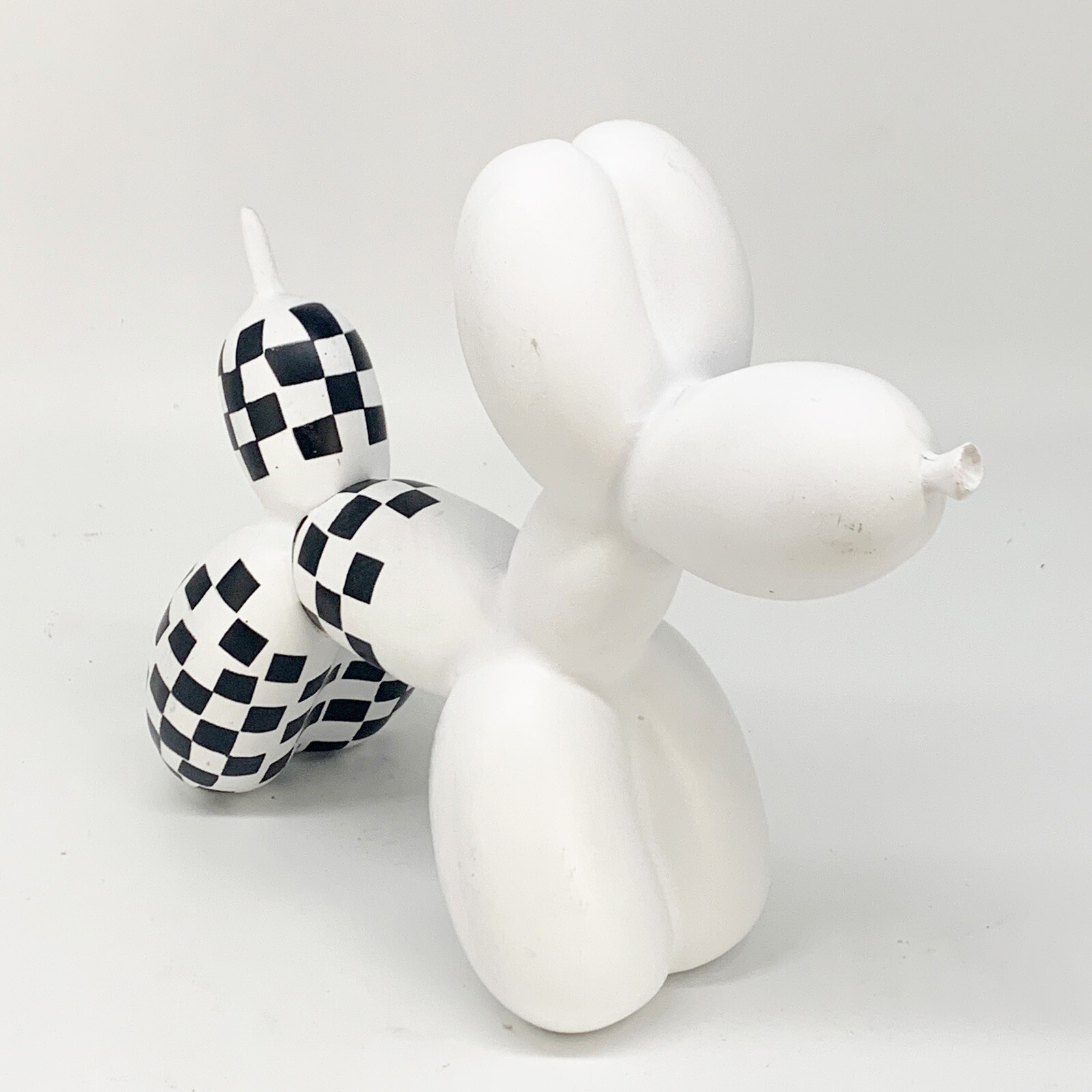 Balloon Dog Black and White Checkered Statue Animal Sculpture Modern Decor