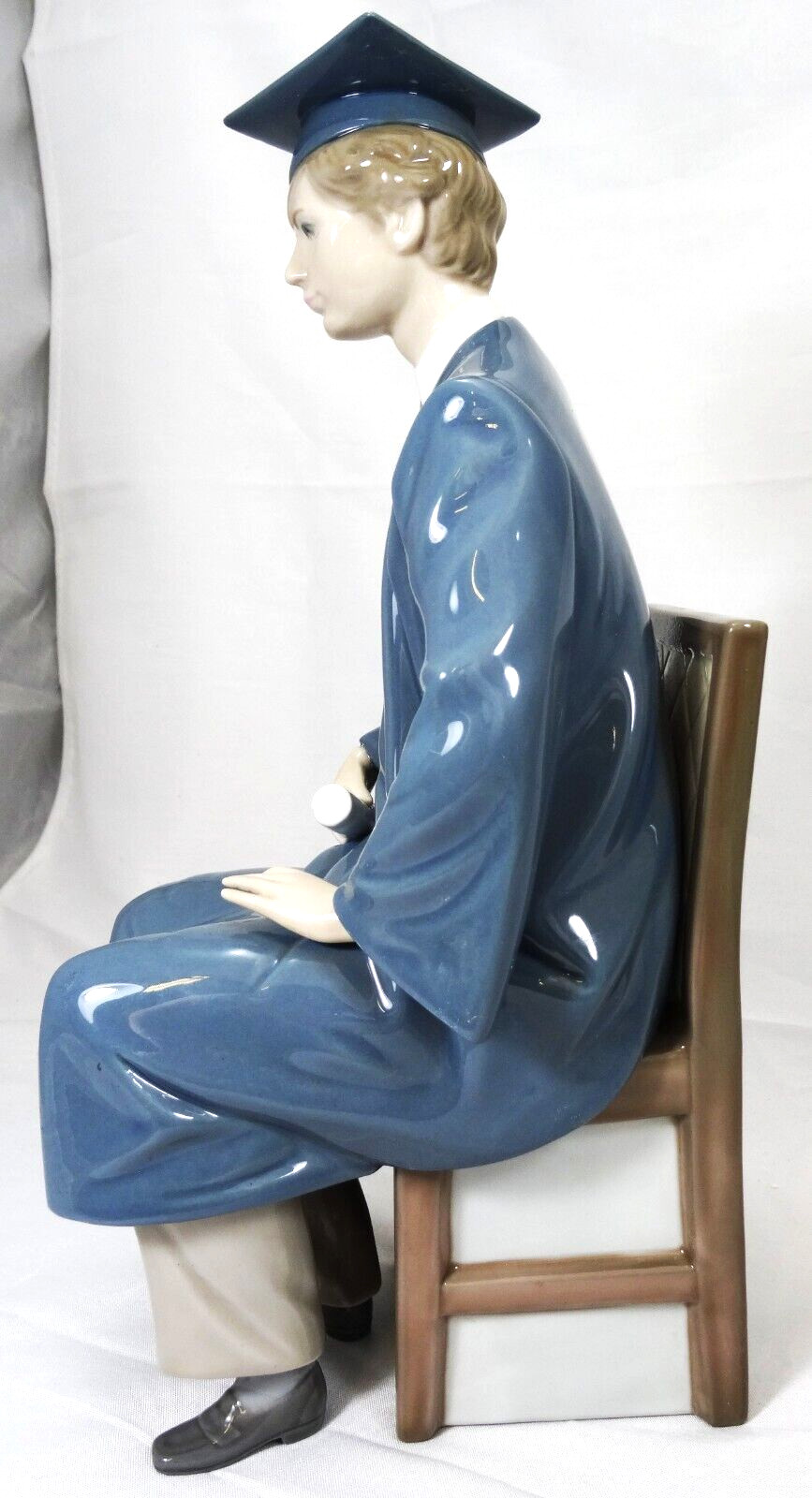 GRADUATE MALE by Lladro 11.25″ tall #5198 No Box… Tassel missing made in Spain