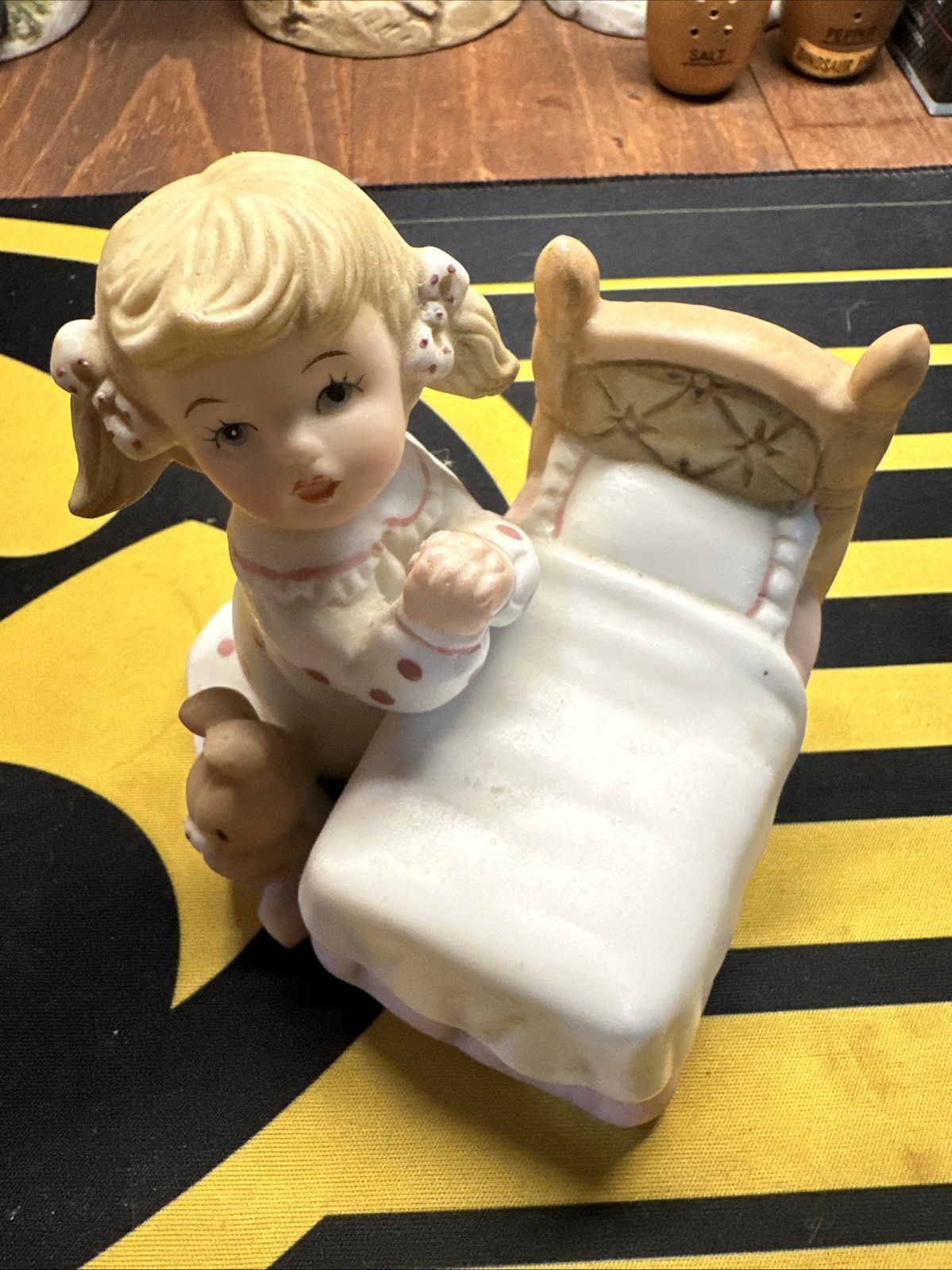 Homco Bright Eyed Little Girl Kneeling Praying Figurine 5″ Garden Statue