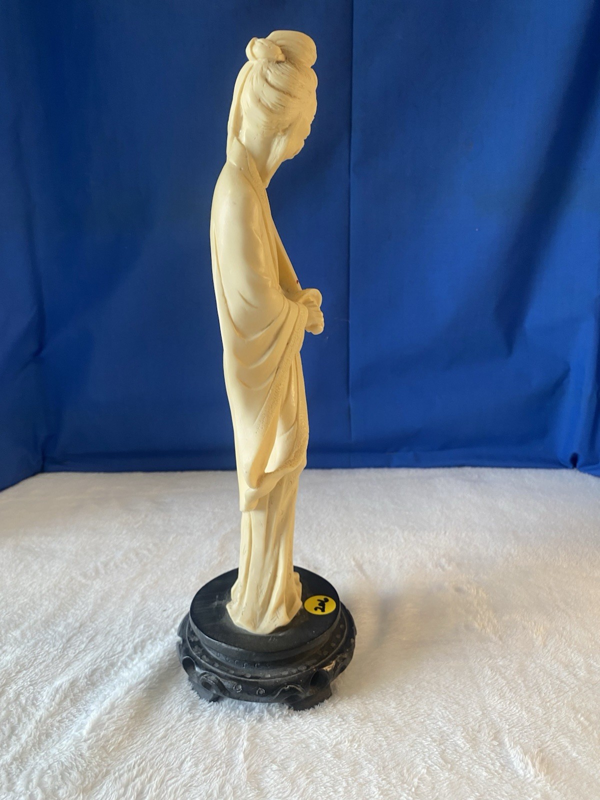 Carved Geisha Man Figurine Ivory Color. Resin. Statue w/ Black Base 13″