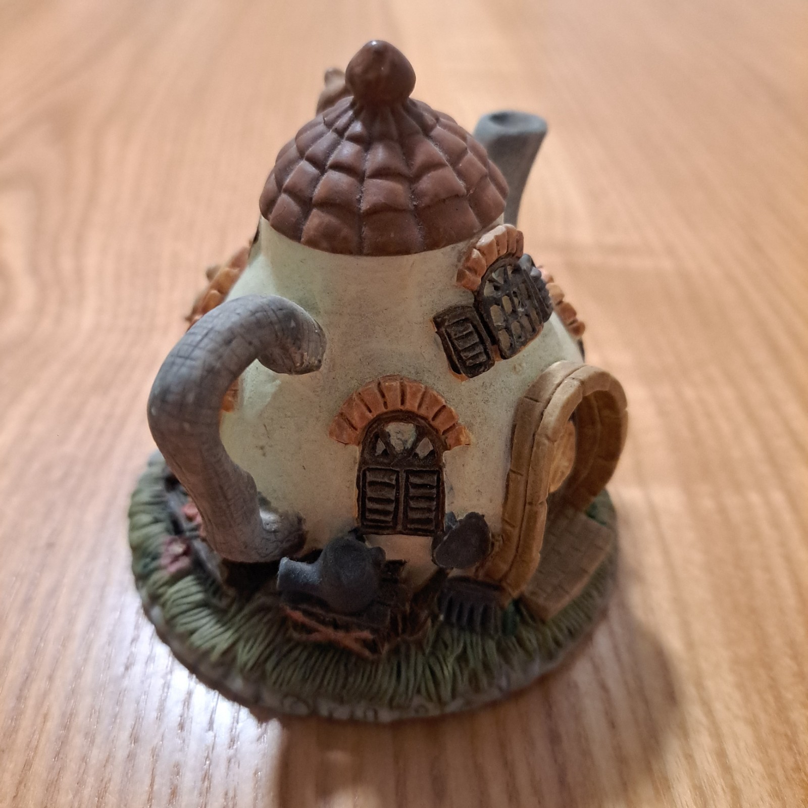 Dezine Mouse Lodge Mouse Tea Pot House Cottage Mini Mice Figurine Trinket Box 93