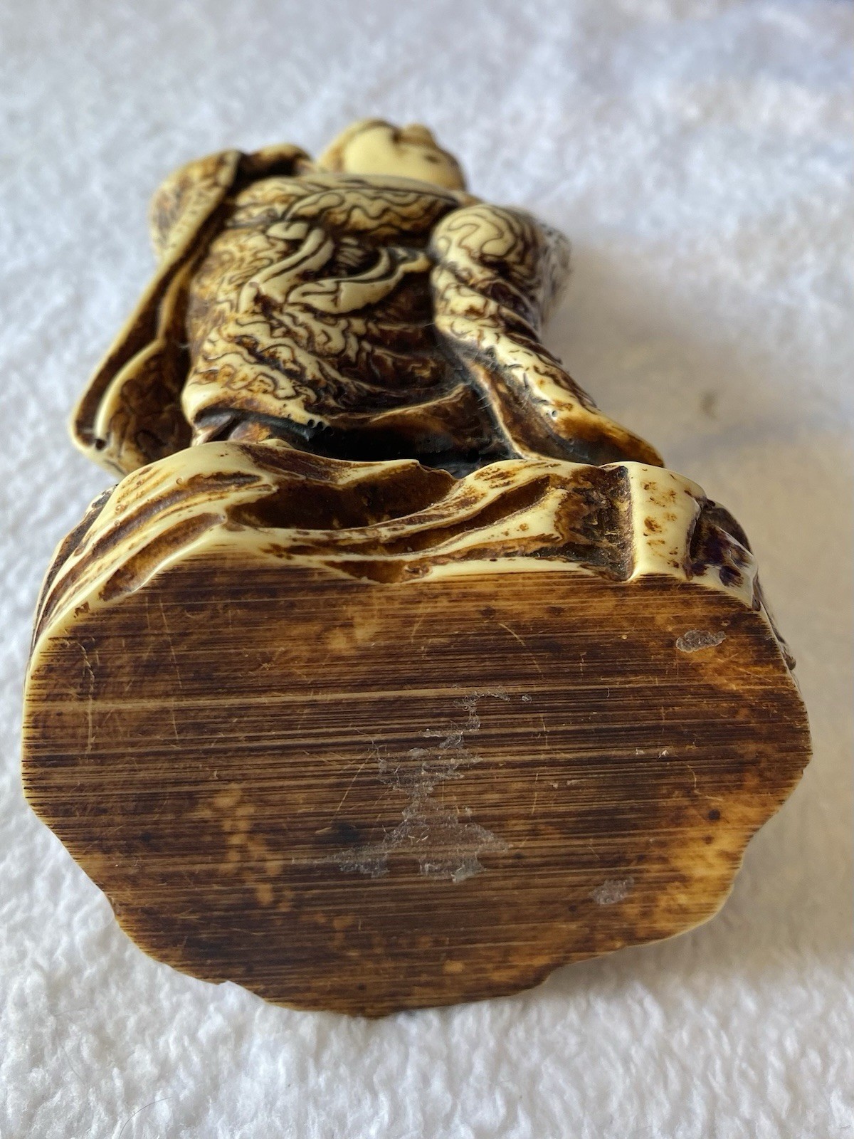 Carved Laughing Buddha Figurine Resin Antique Finish Beige Brown 6.5″