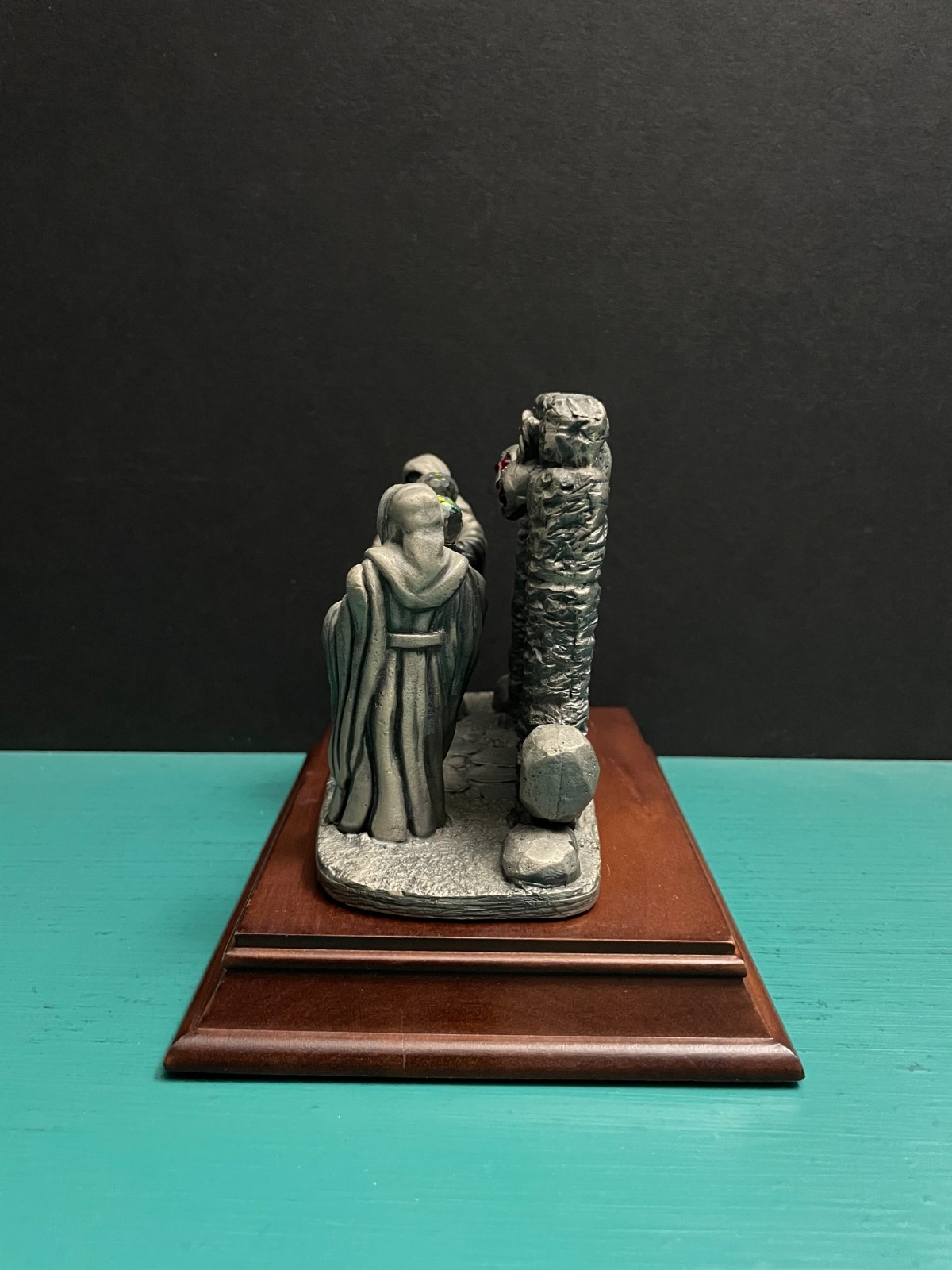 Tudor Mint Pewter Robed Celtic Druid Guardian Skull Portal Crystal Orb Statue