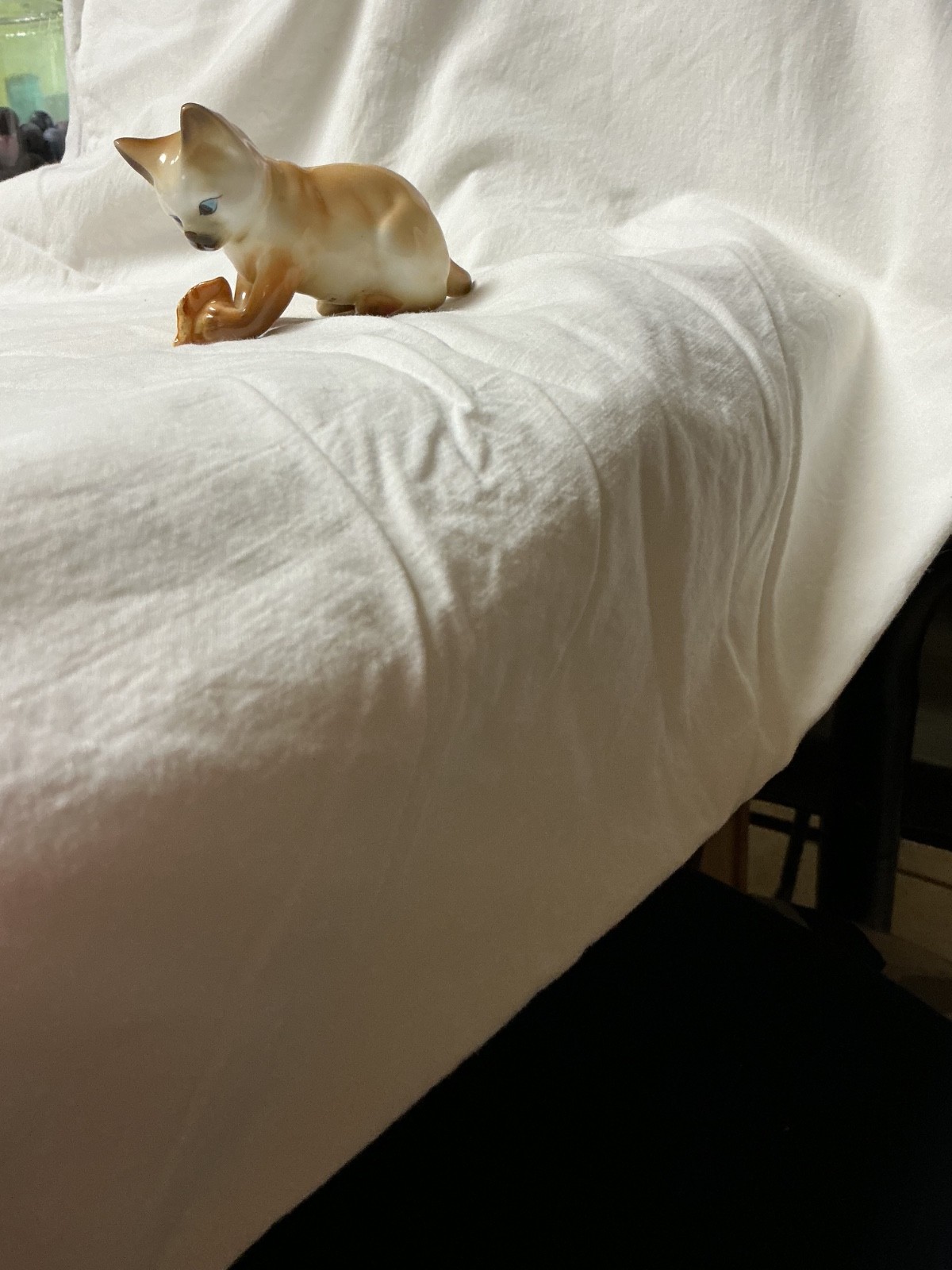 VTG. DANBURY MINT CATS OF CHARACTER FINE BONE CHINA FIGURINE WHATS THIS SIAMESE