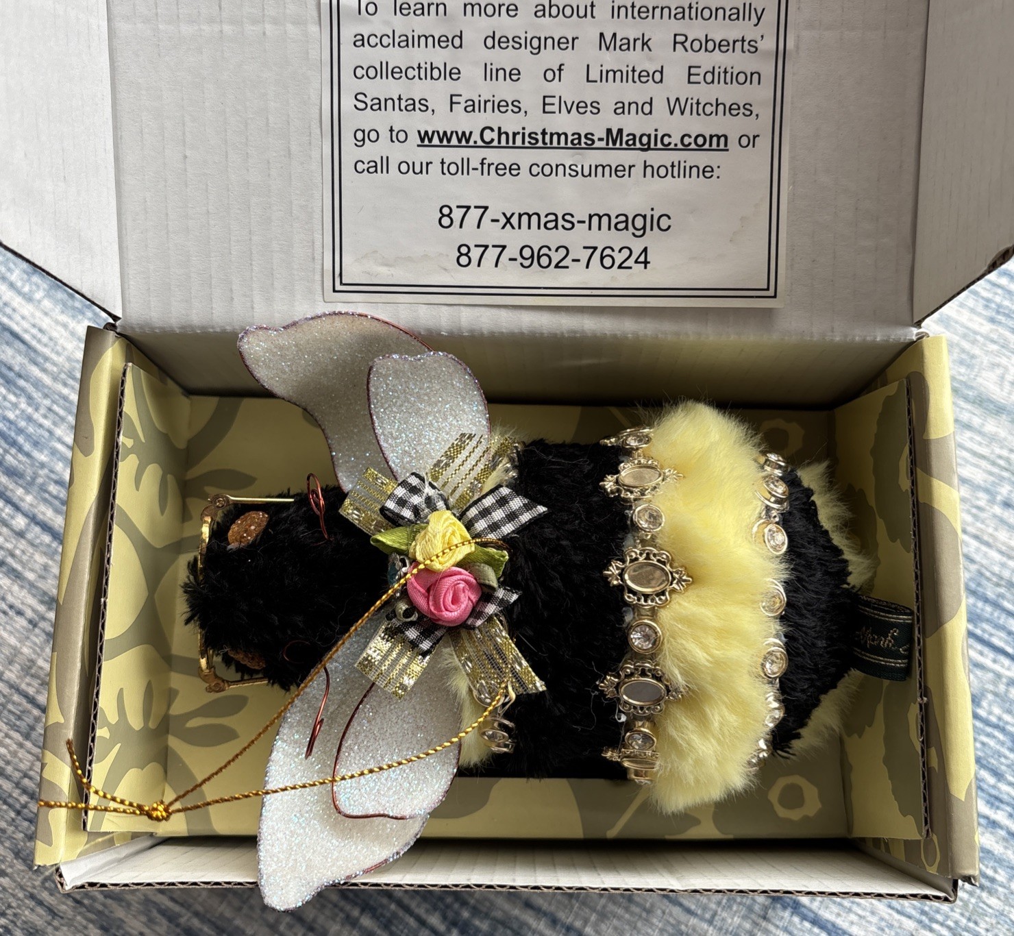Mark Roberts Bumble Bee 51-23308 In Box W Gold Tone 13.5” Hanger