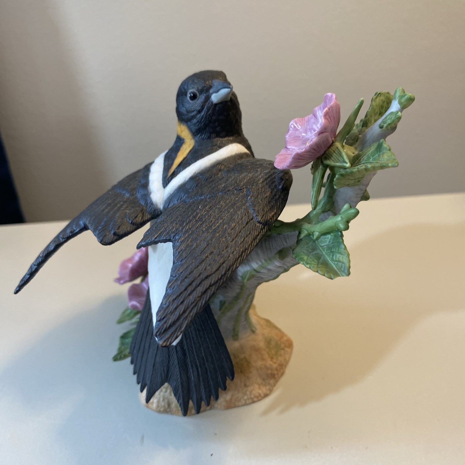 Lenox Garden Birds Figurine Bobolink 2003 Made In China Pink Roses