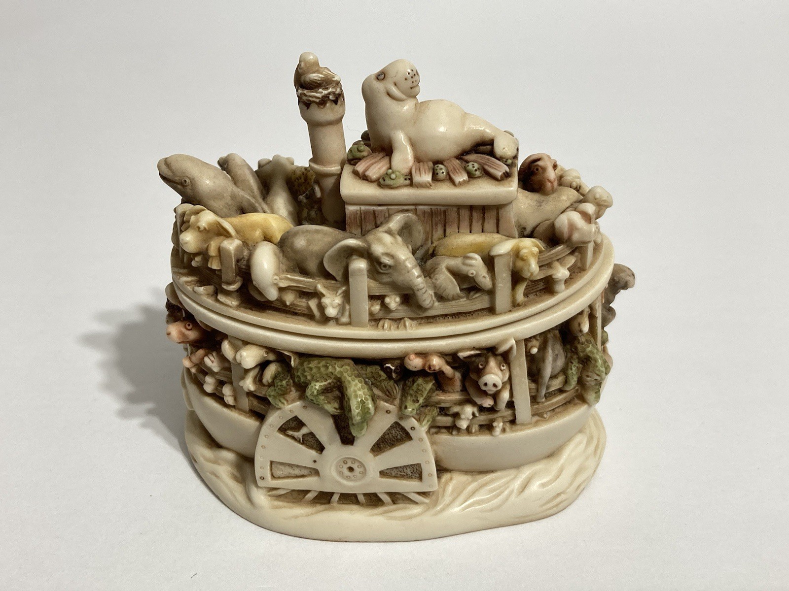 Harmony Kingdom Tugaloo Hullabaloo Riverboat V2 Trinket Box Figurine