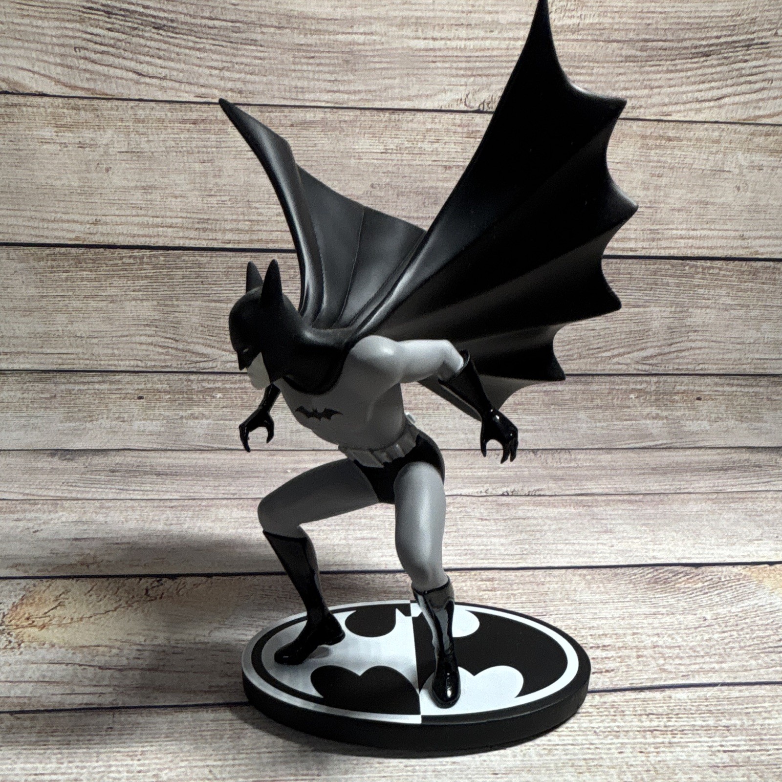 DC Direct Batman Black & White Bob Kane Statue 2008 696/3000