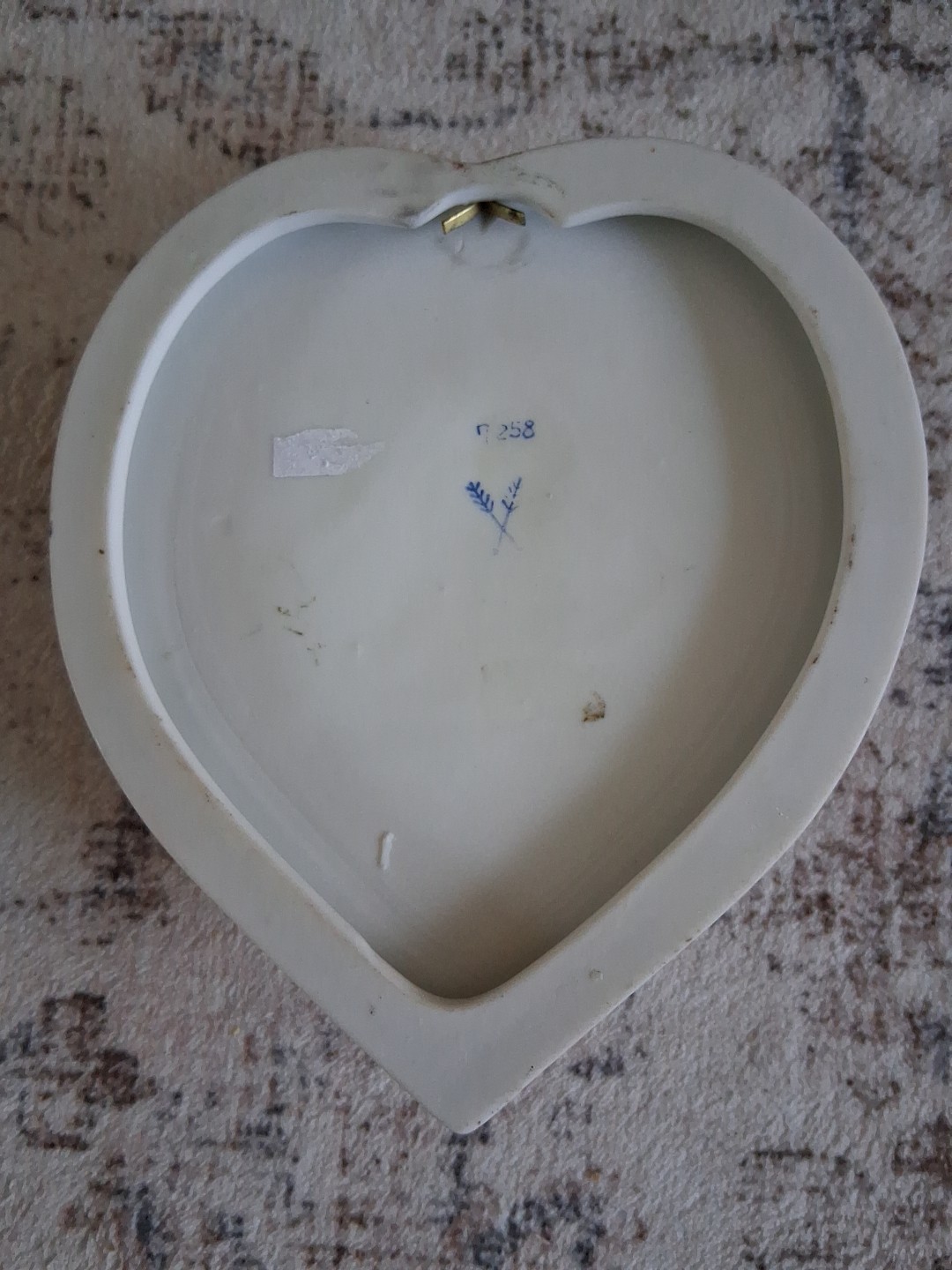 Arnart Creation Japan Heart Cherubs Wall Hanging Bisque Porcelain 5.5″ X 5″