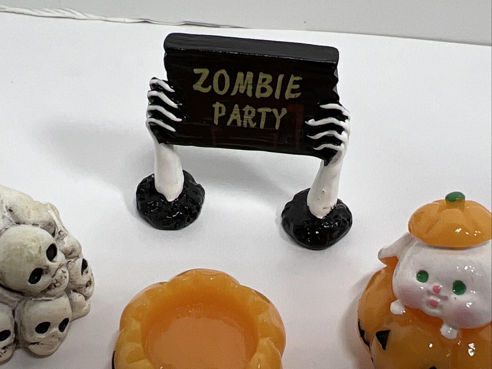 Halloween Miniatures Lot of 6 Tiny Figures Dollhouse Cake Topper Decorative New