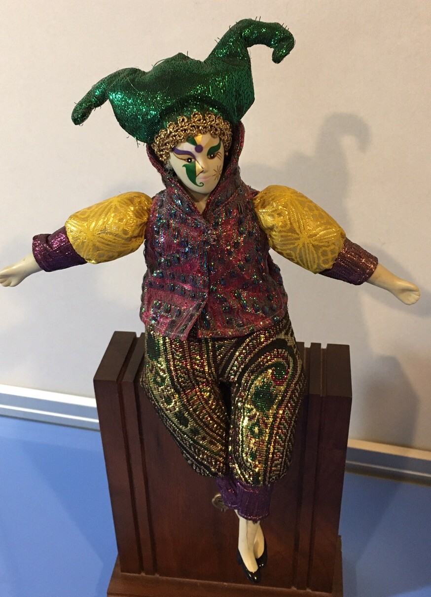 Porcelain Jester , SUGAR LOAF, Green 10”. A660