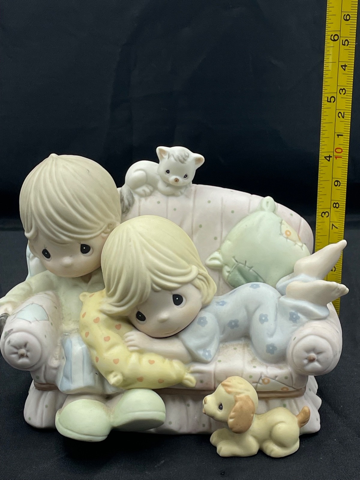 Precious Moments Couch couple Cat Together is the Nicest Place 2005 figurine