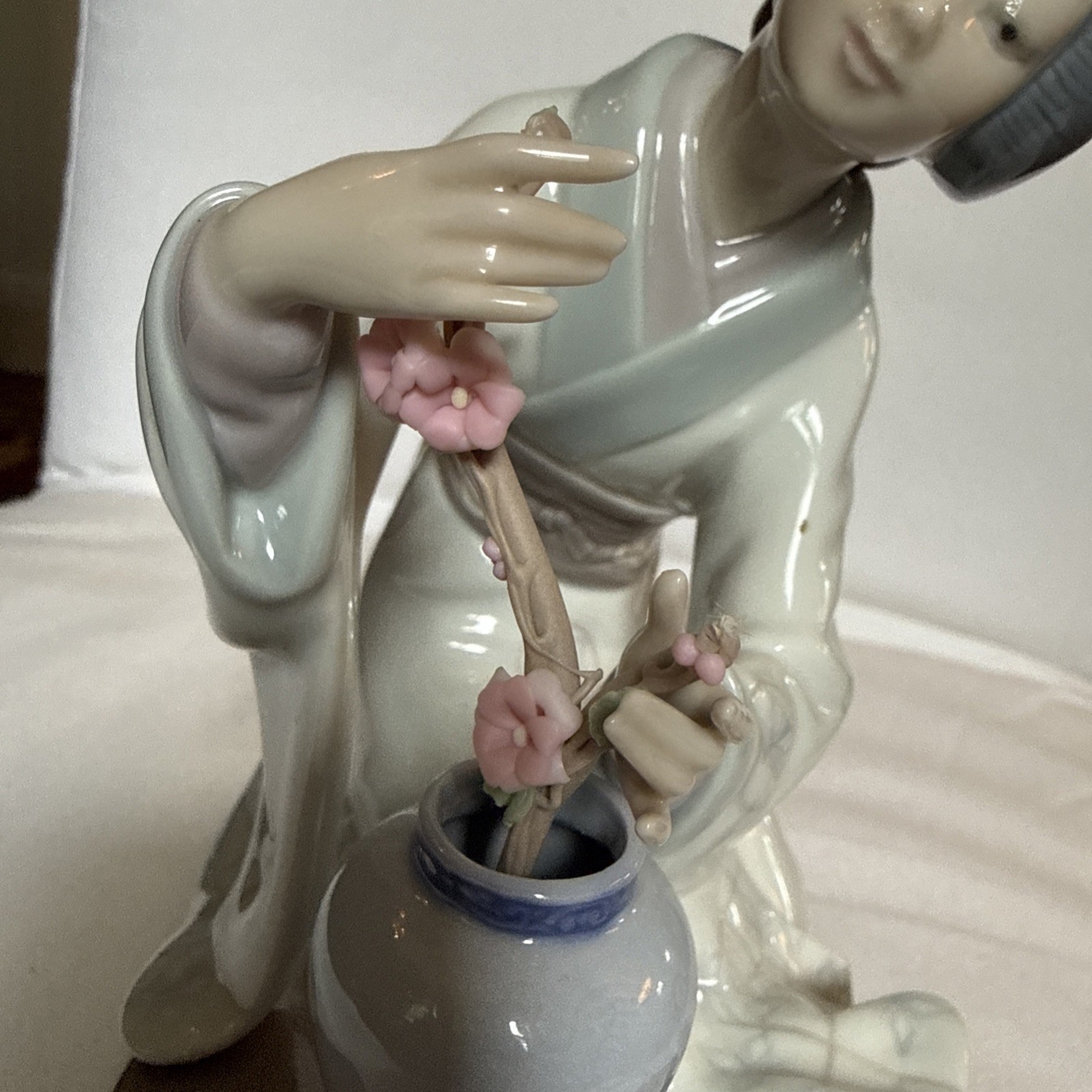 Lladro #4840 Japanese Girl Decorating Geisha Flower Arranger Figurine Retired