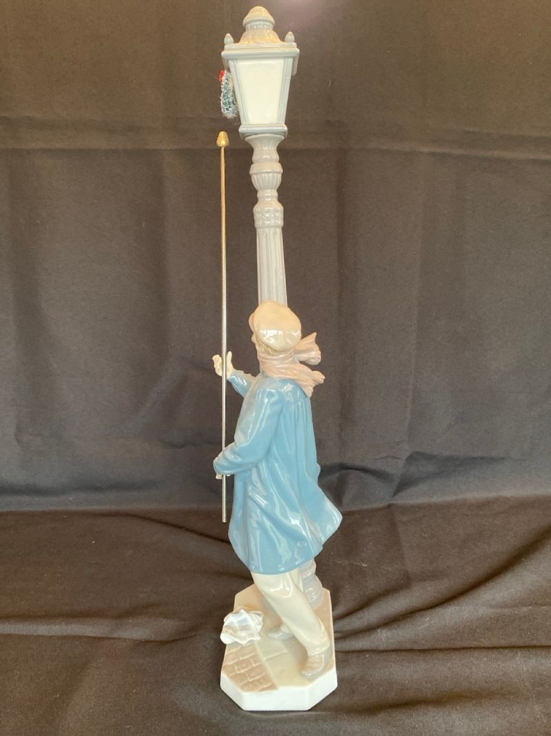 Lladro *SIGNED* Porcelain Figurine, “Lamplighter”, item #5205 (retired 1984)
