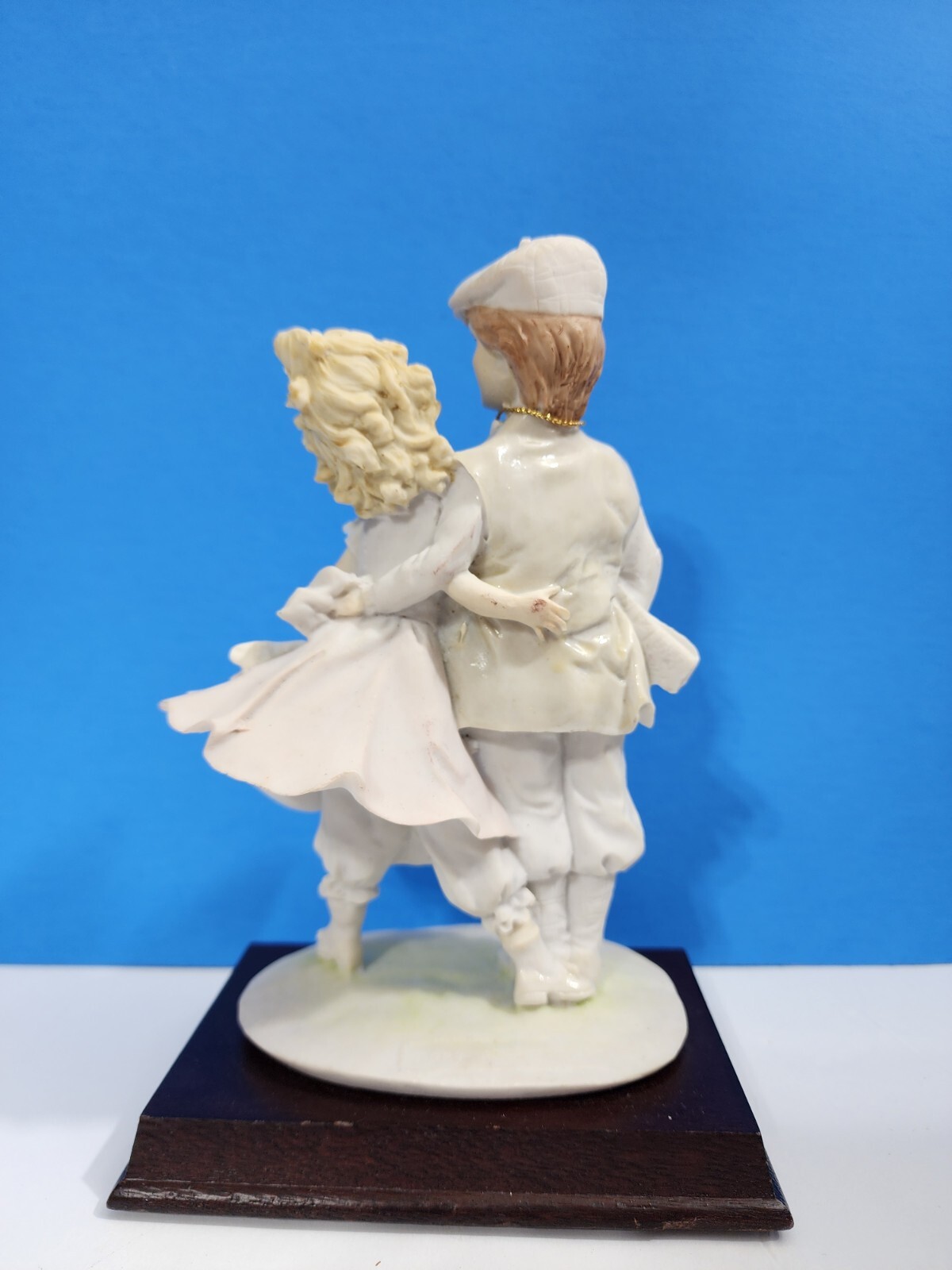 A. BELCARI PORCELAIN MAN AND WOMAN FIGURINE VINTAGE DEAR ARNART 8″