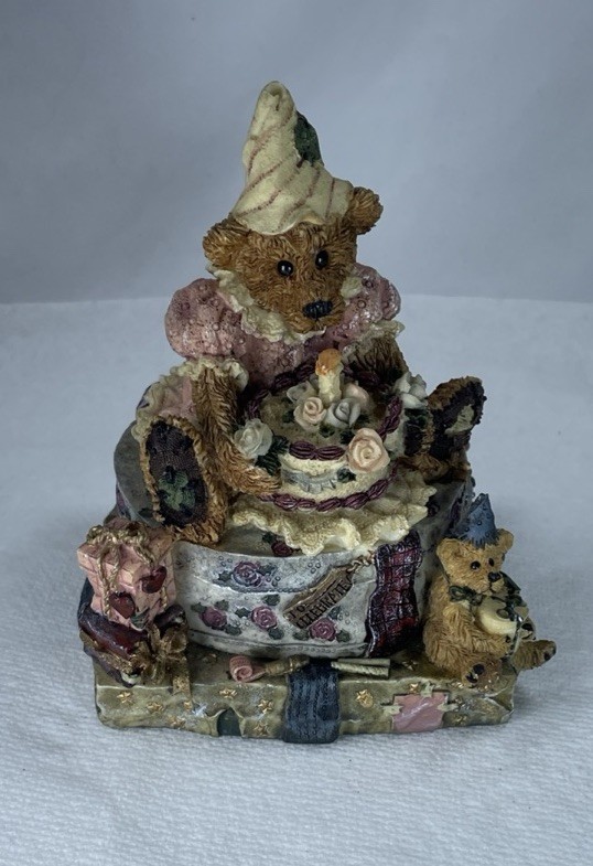 Boyds Bearstone Bailey’s Birthday Music Box #2763SF Plays Happy Birthday