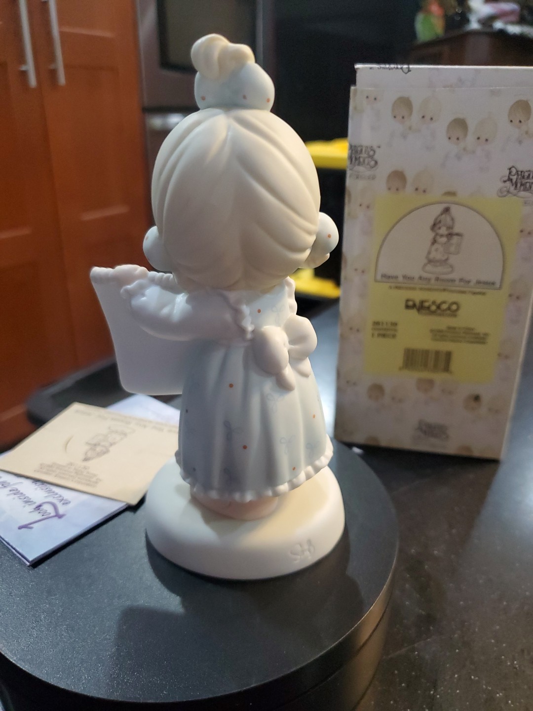 Precious Moments Figurine: 261130 Have You Any Room for Jesus (5.7″)
